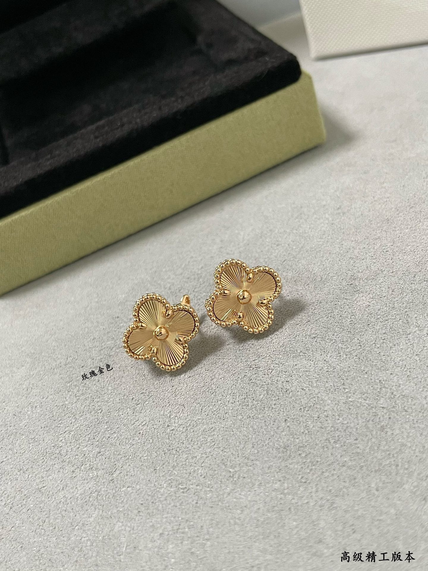 V*N CL*F & arpels four leaf clover earrings