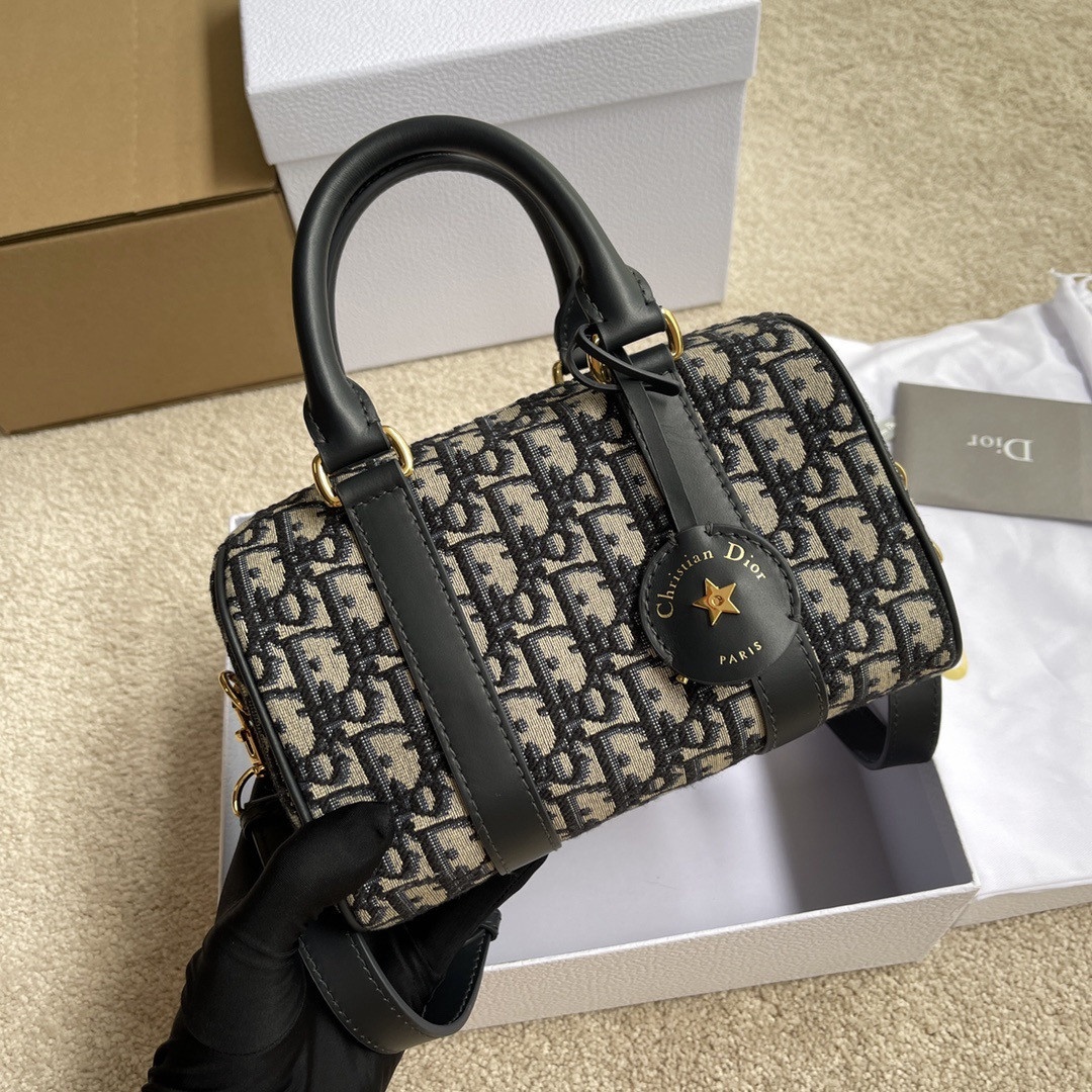 D*or groove 20 bag blue D*or oblique jacquard 20.5 x 13.5 x 12 cm / 8 x 5.5 x 4.5 inches