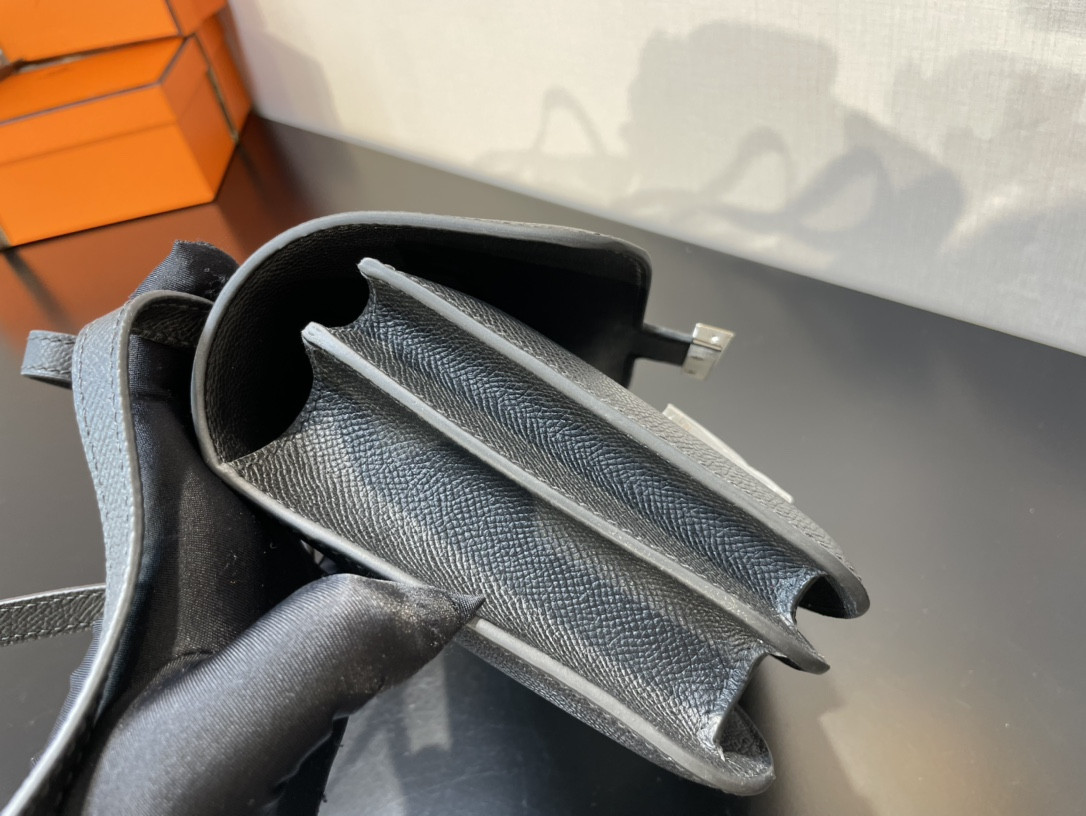 Hermès Constance 19 Epsom Silver Hardware 7.25" x 6.25" x 2.25"