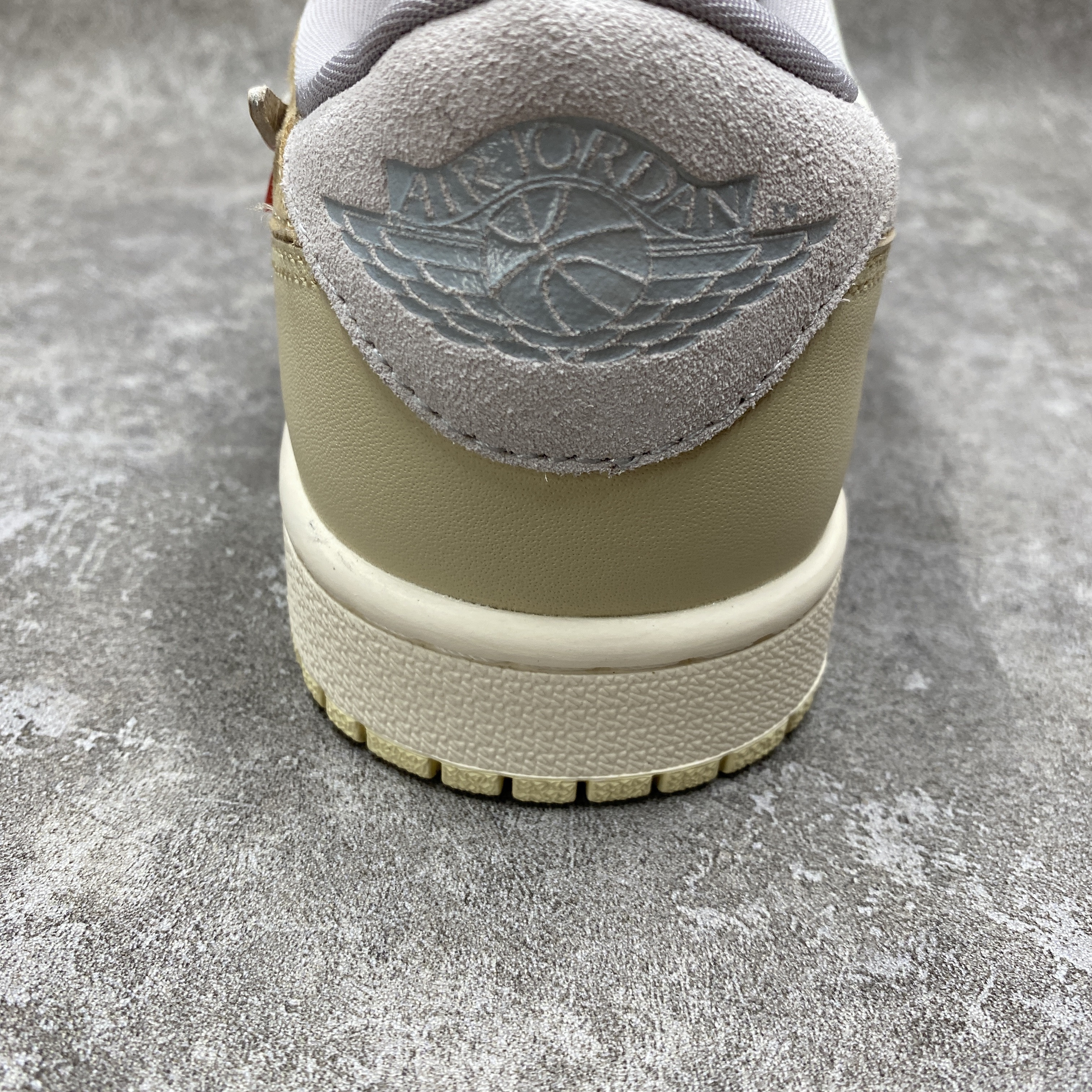 Off-White x Nike Air Jordan 1 Low