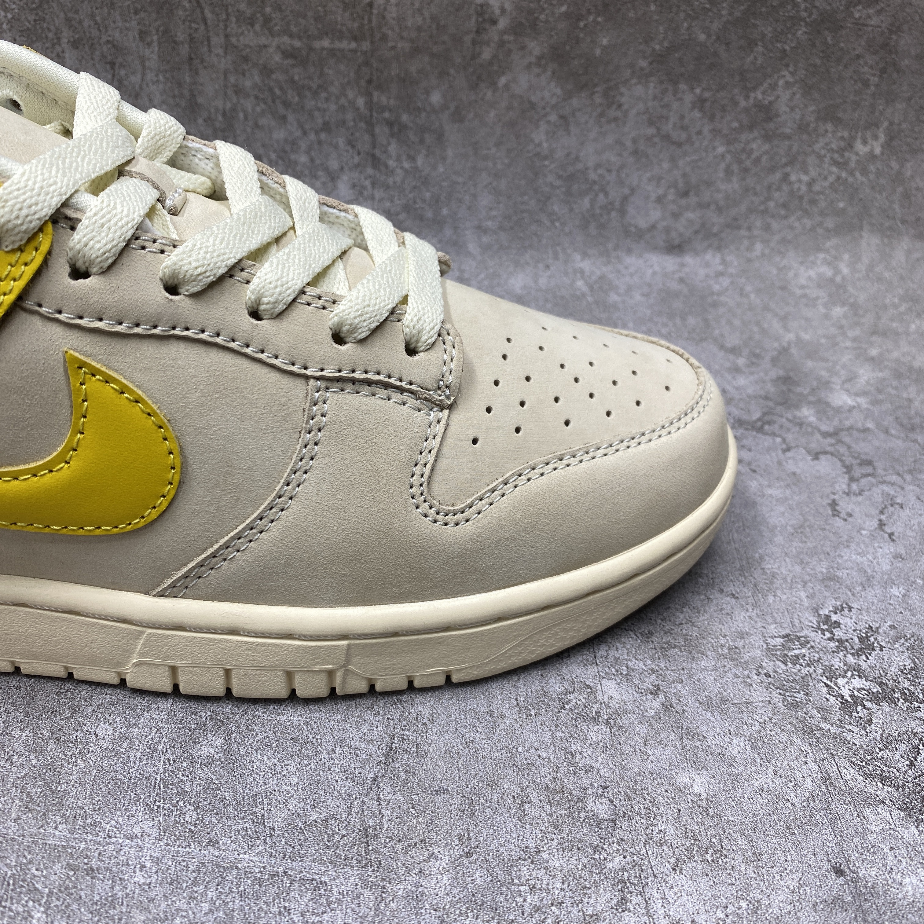 Nike Dunk Low LX Banana