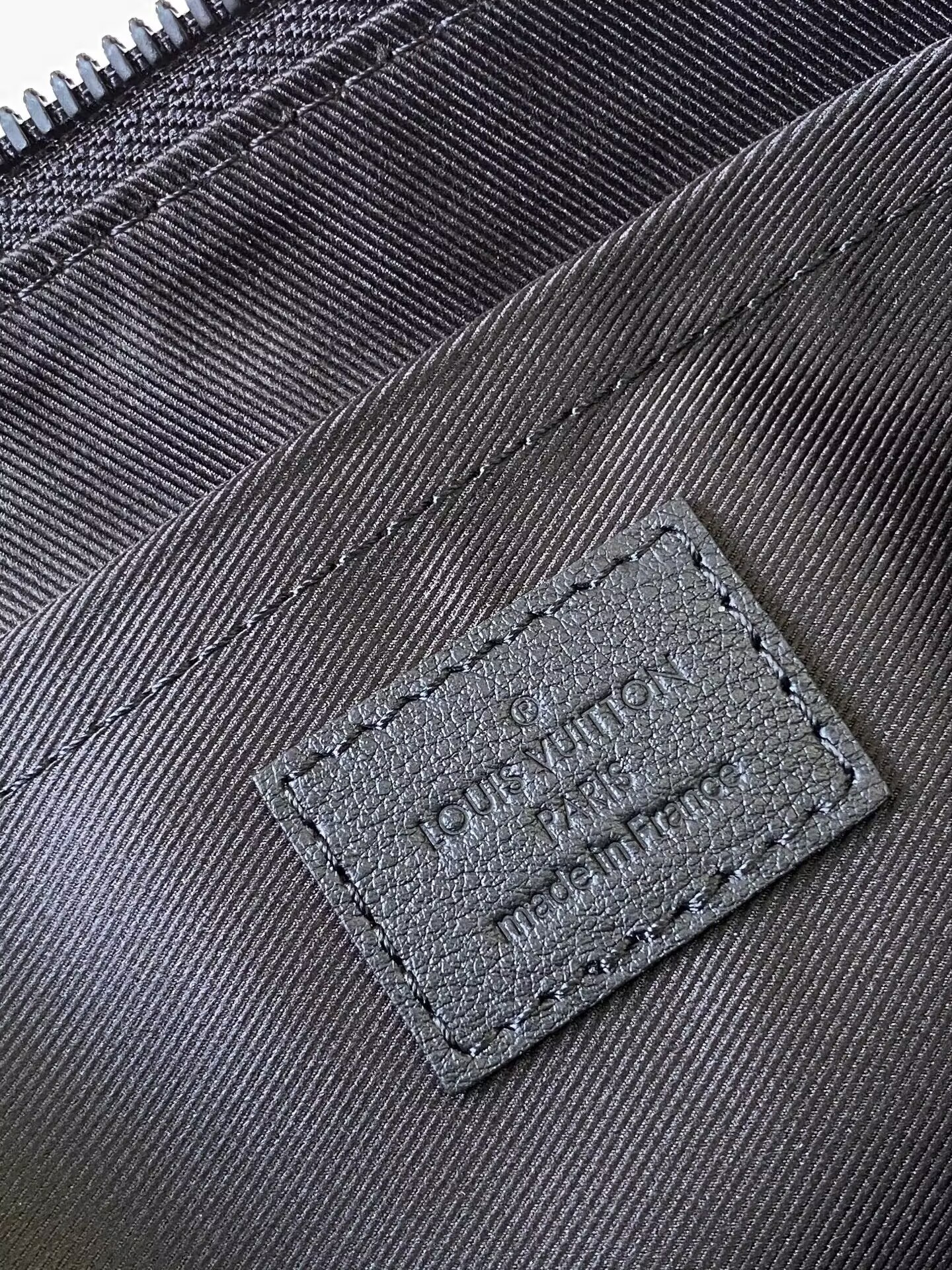 LV Pochette Voyage Souple M82545 32x21x8cm