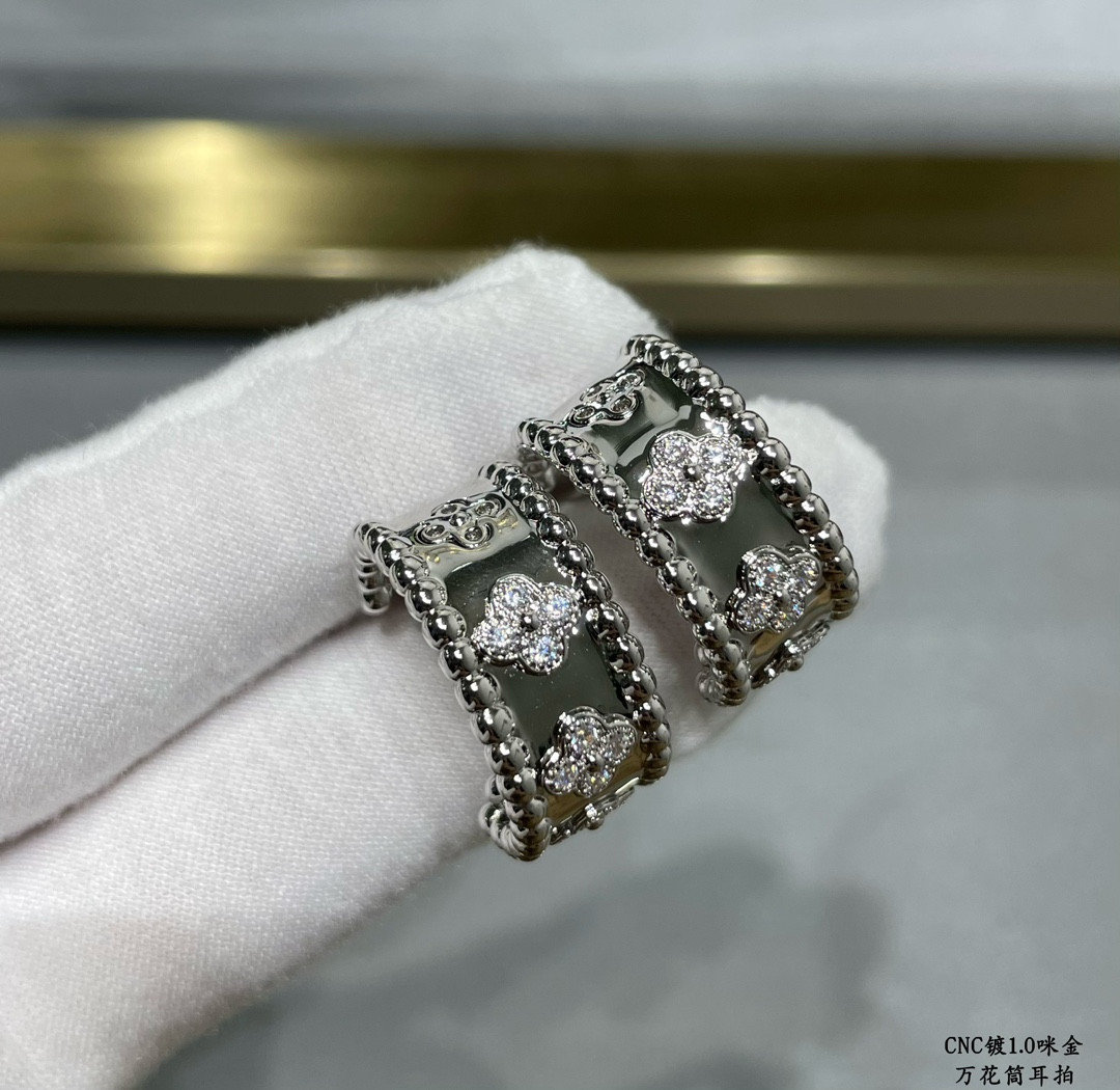 V*N CL*F & arpels kaleidoscope earrings