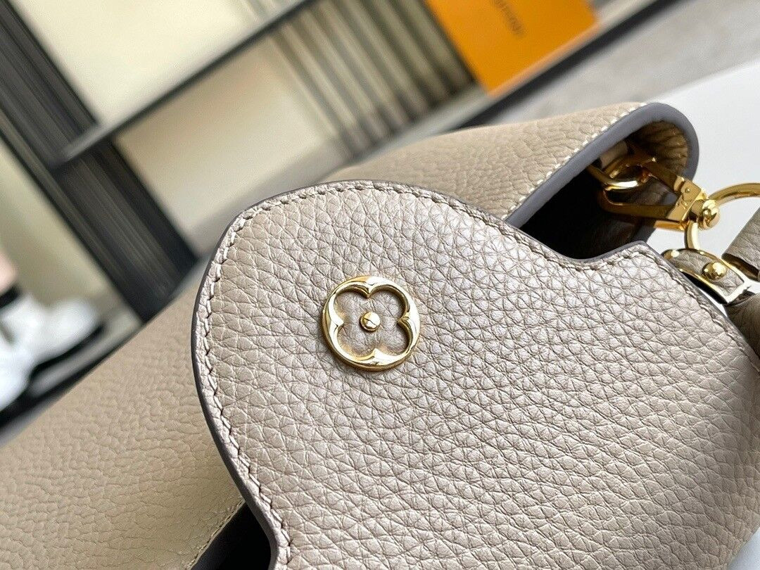 LV Capucines BB M94634 27x18x9cm