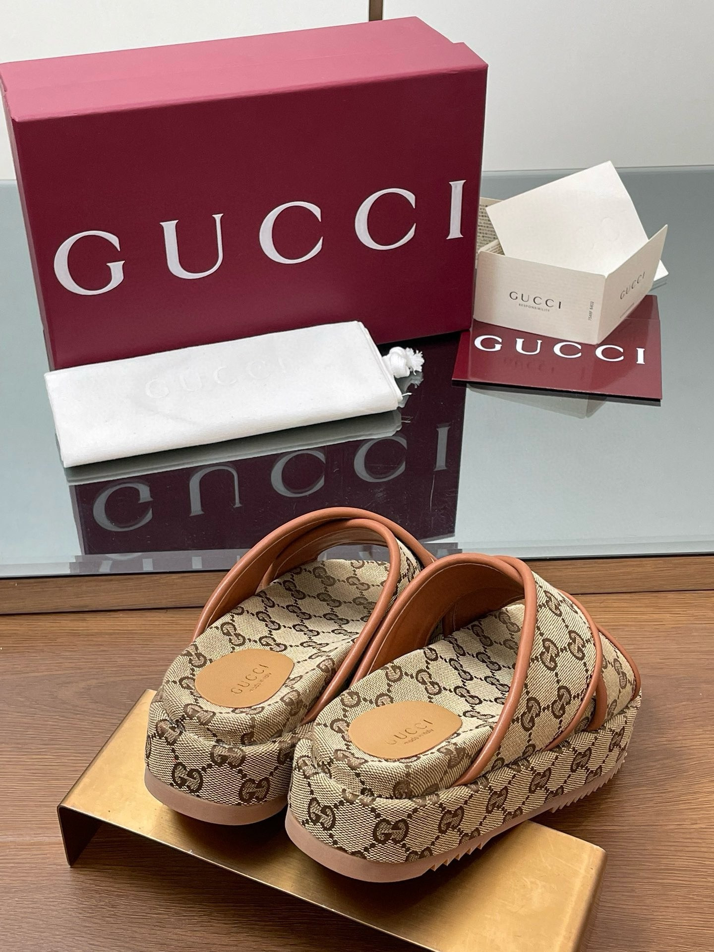 ua G*u*i criss cross slide sandals