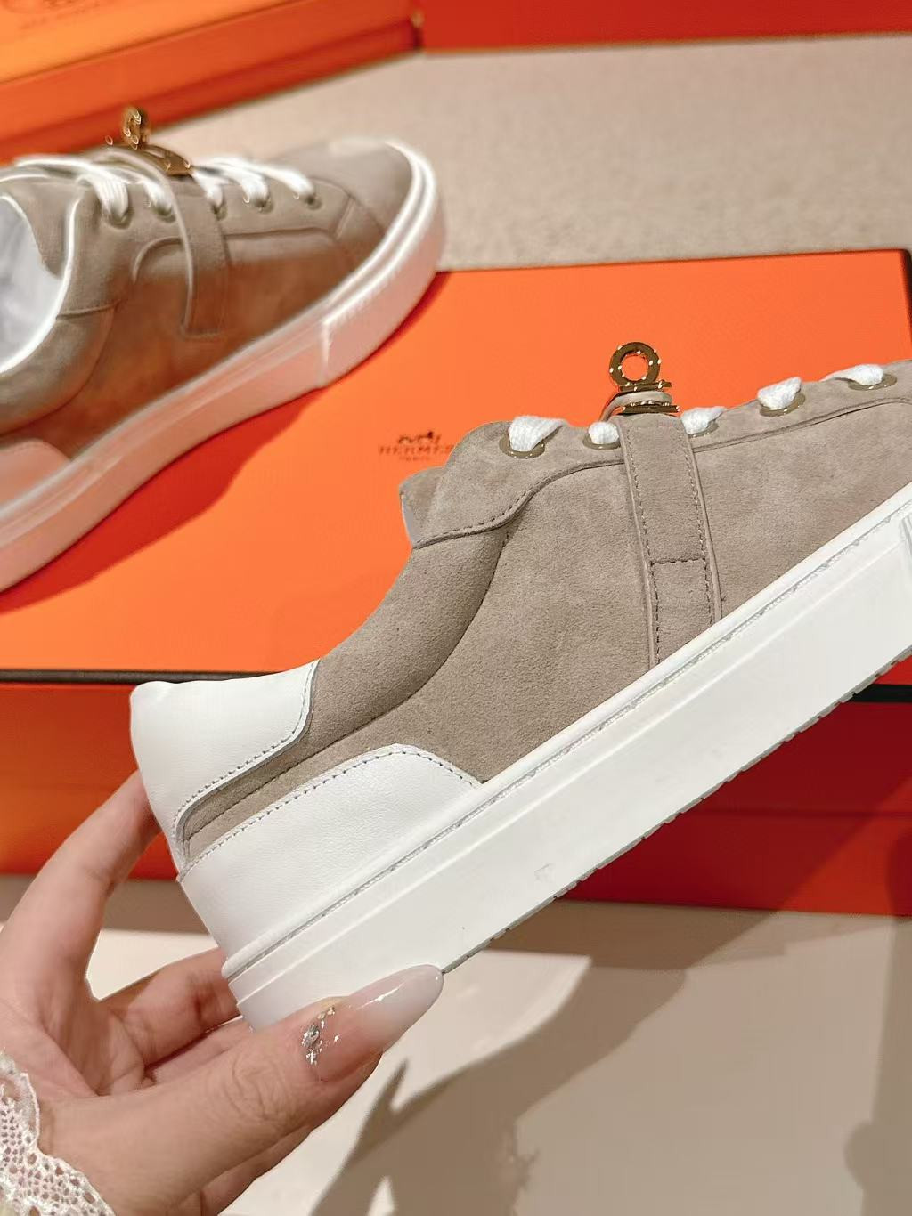 UA Hermès Day sneaker