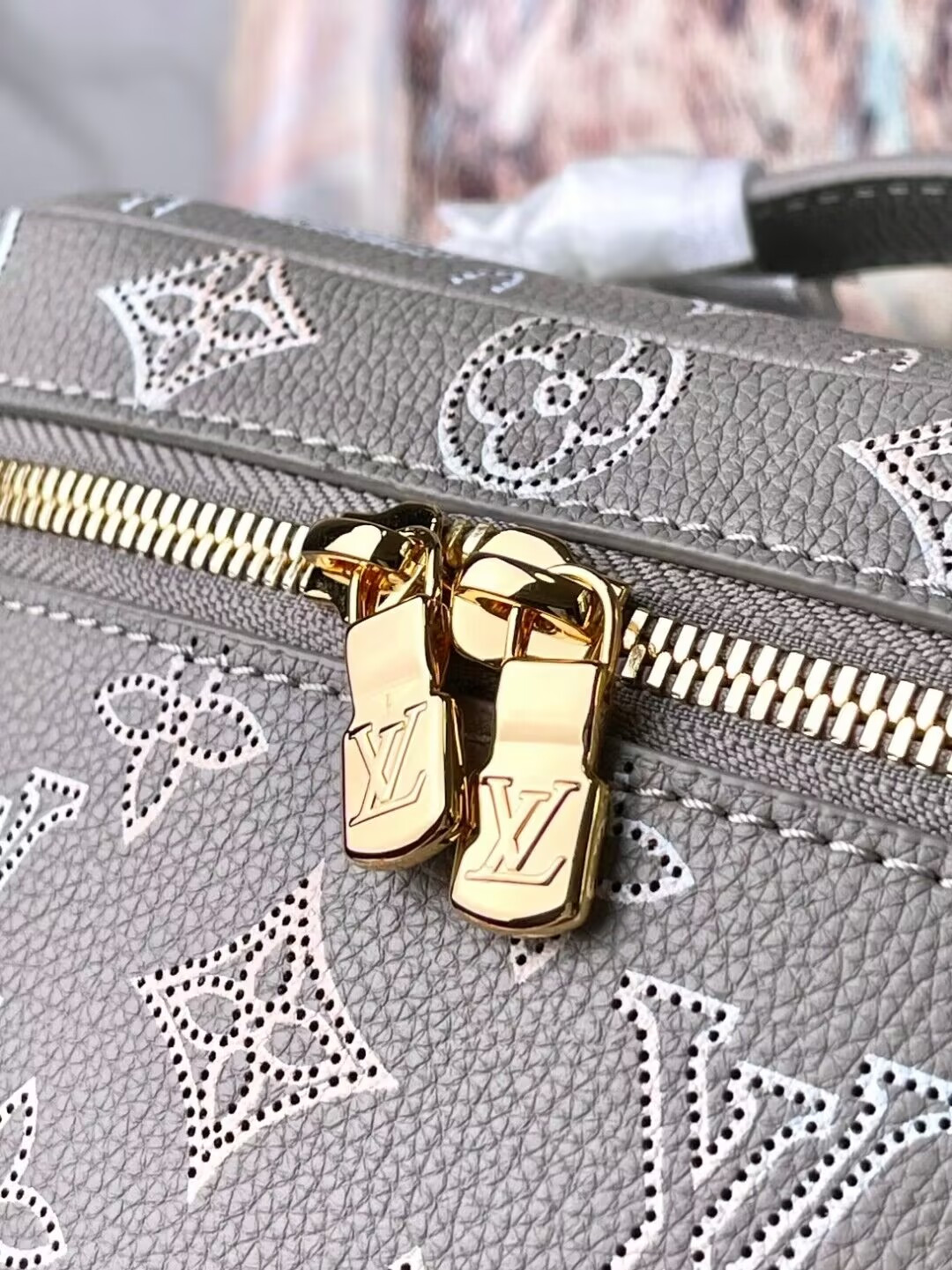 LV FLIGHT MODE Nice Mini M23550 20x13.5 x12 cm