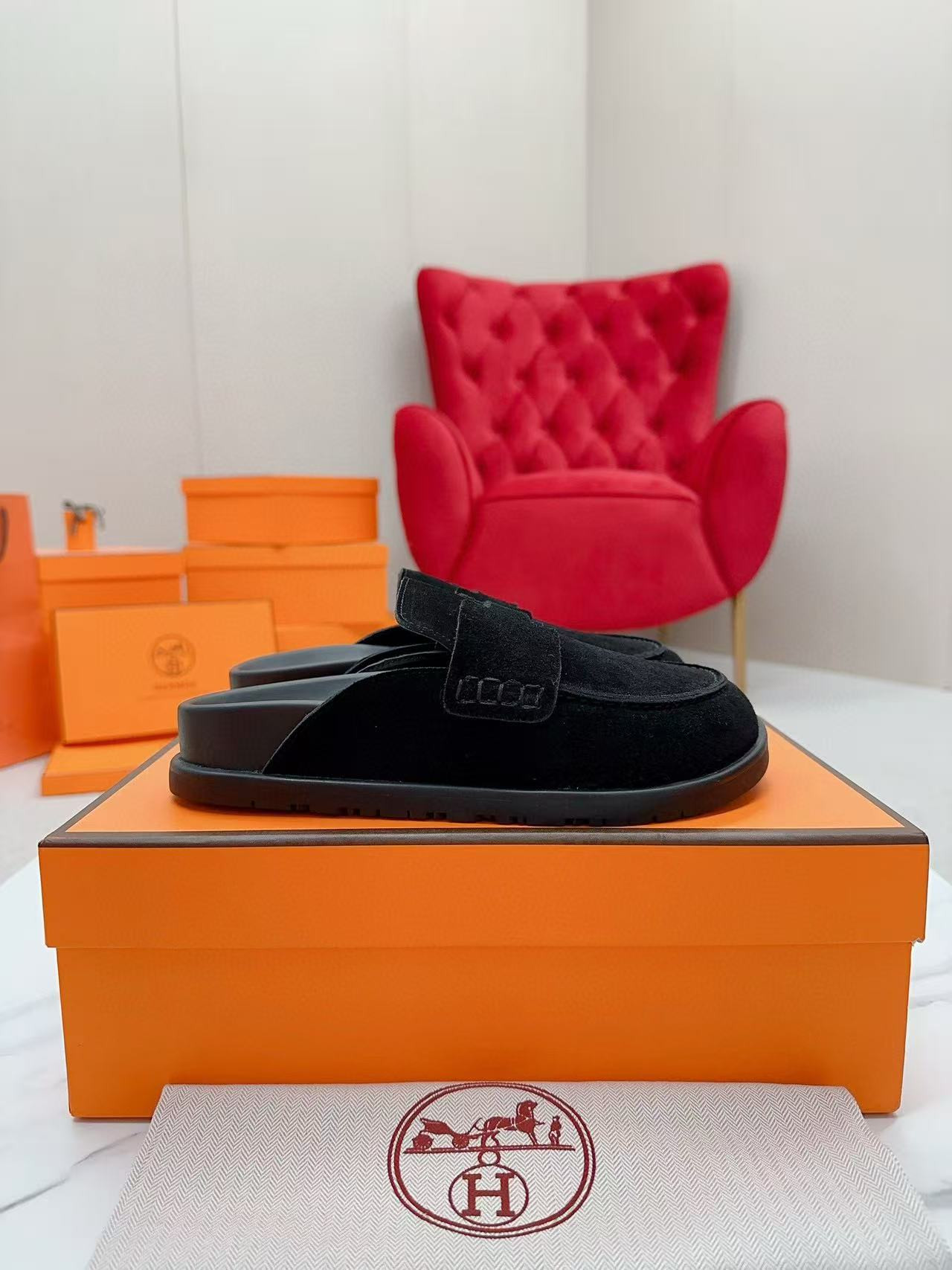 UA Hermès slippers