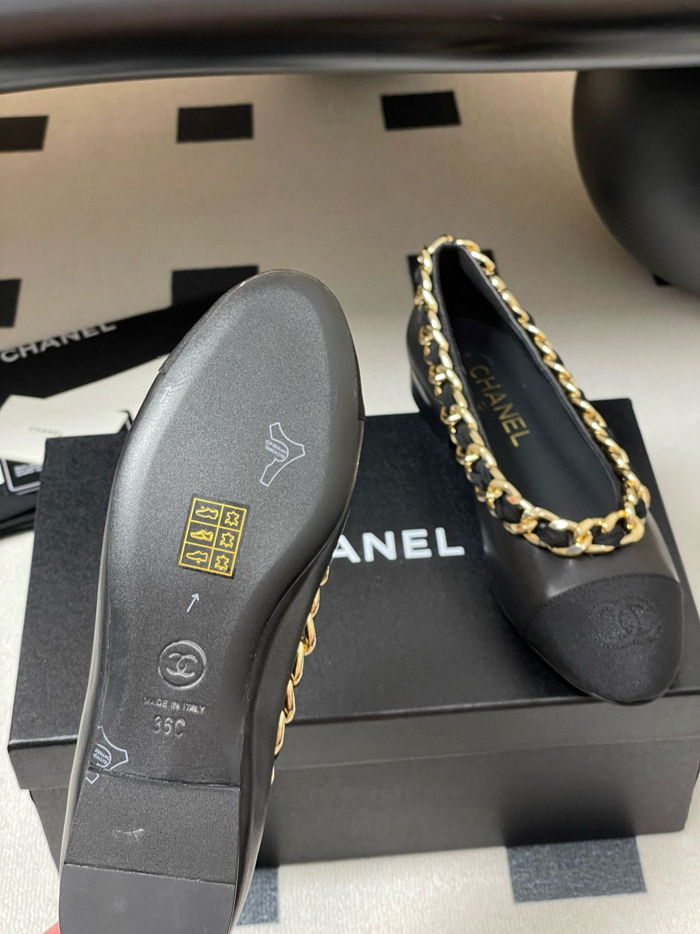ua Ch*el ballet flats