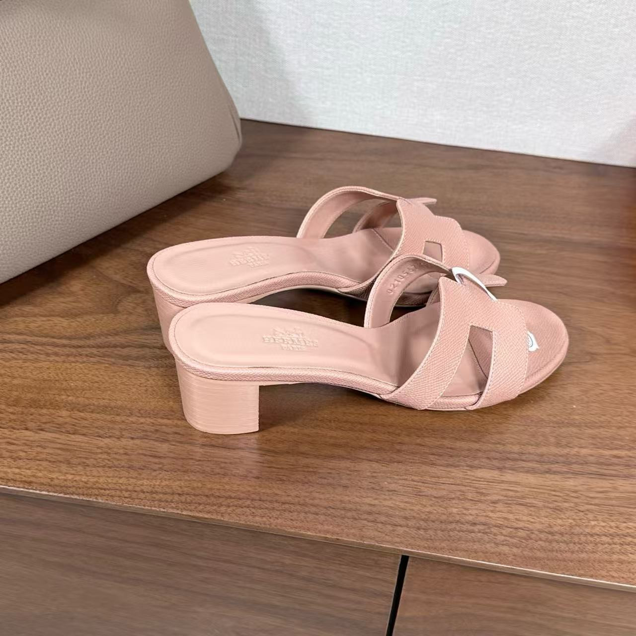 UA Hermès Oasis Sandal