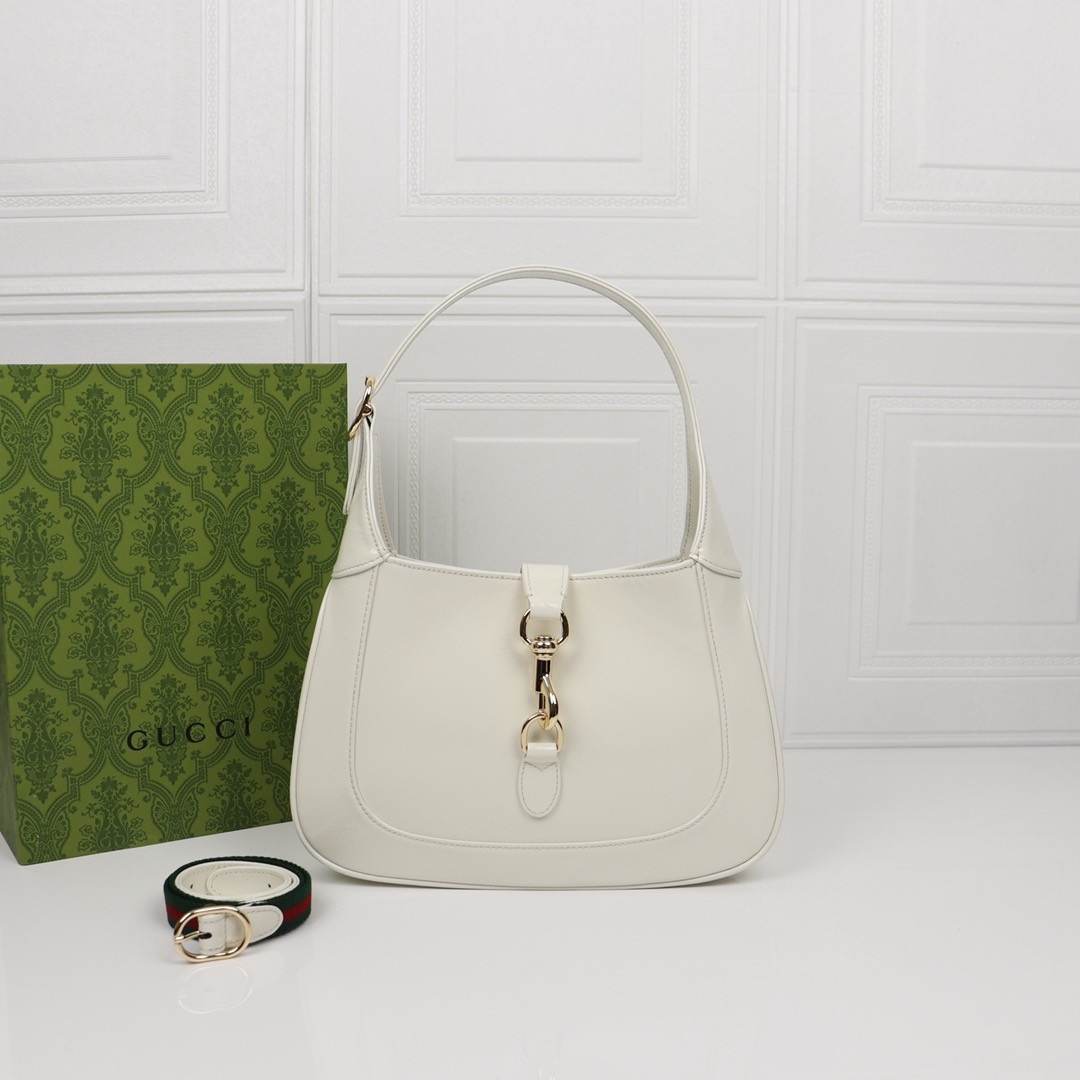 G*u*i jackie small shoulder bag ivory patent leather 27.4×19.1×4.1cm
