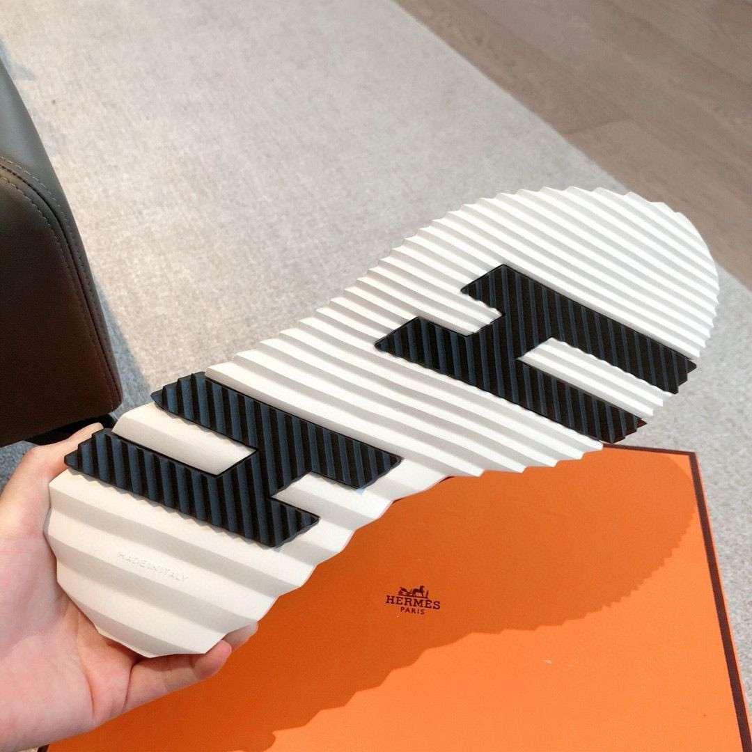 UA Hermès Bouncing Sneaker