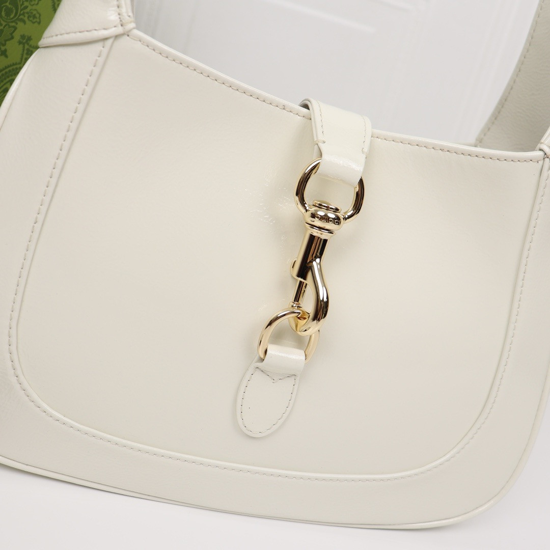G*u*i jackie small shoulder bag ivory patent leather 27.4×19.1×4.1cm