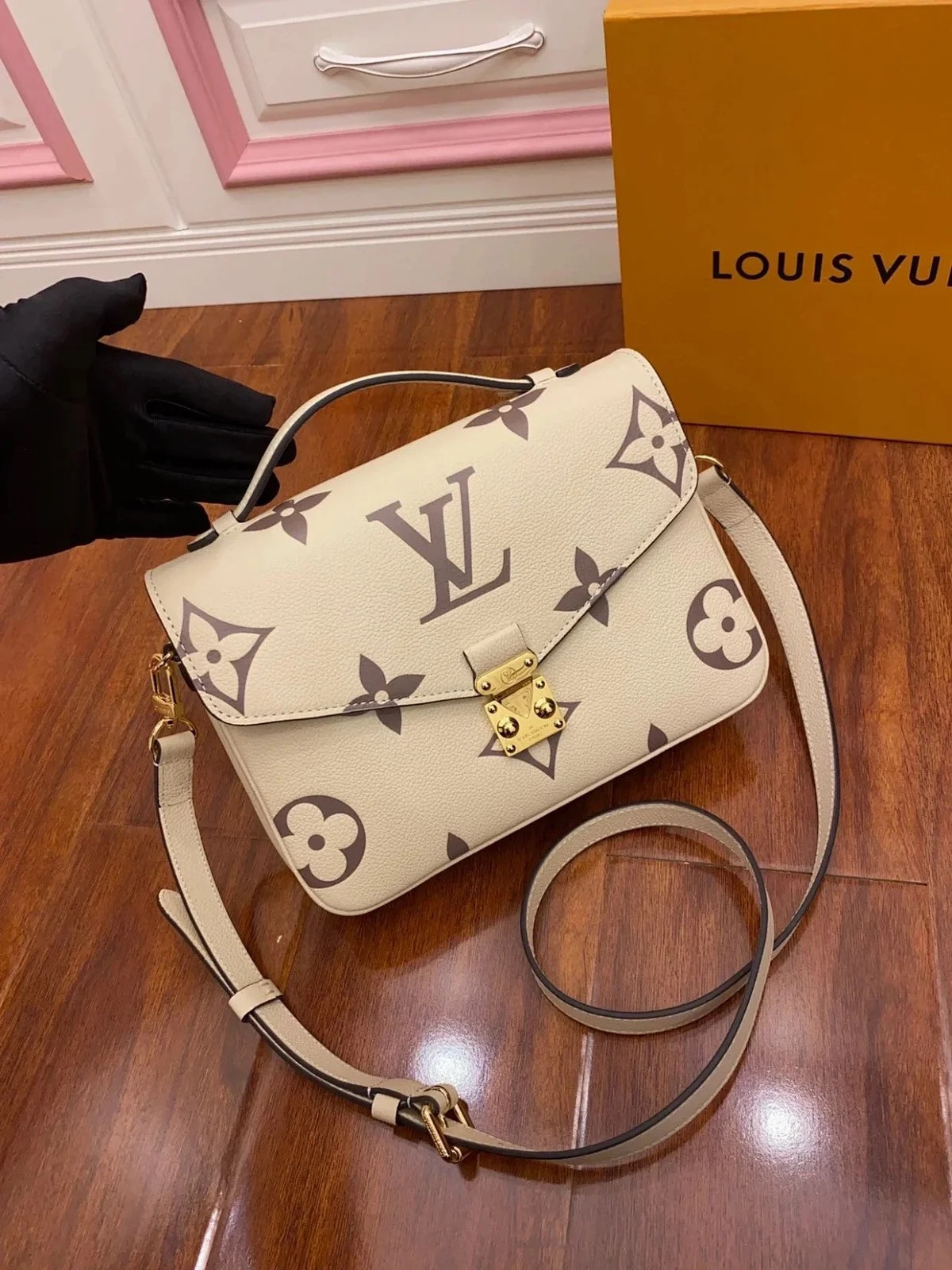LV POCHETTE METIS M45596