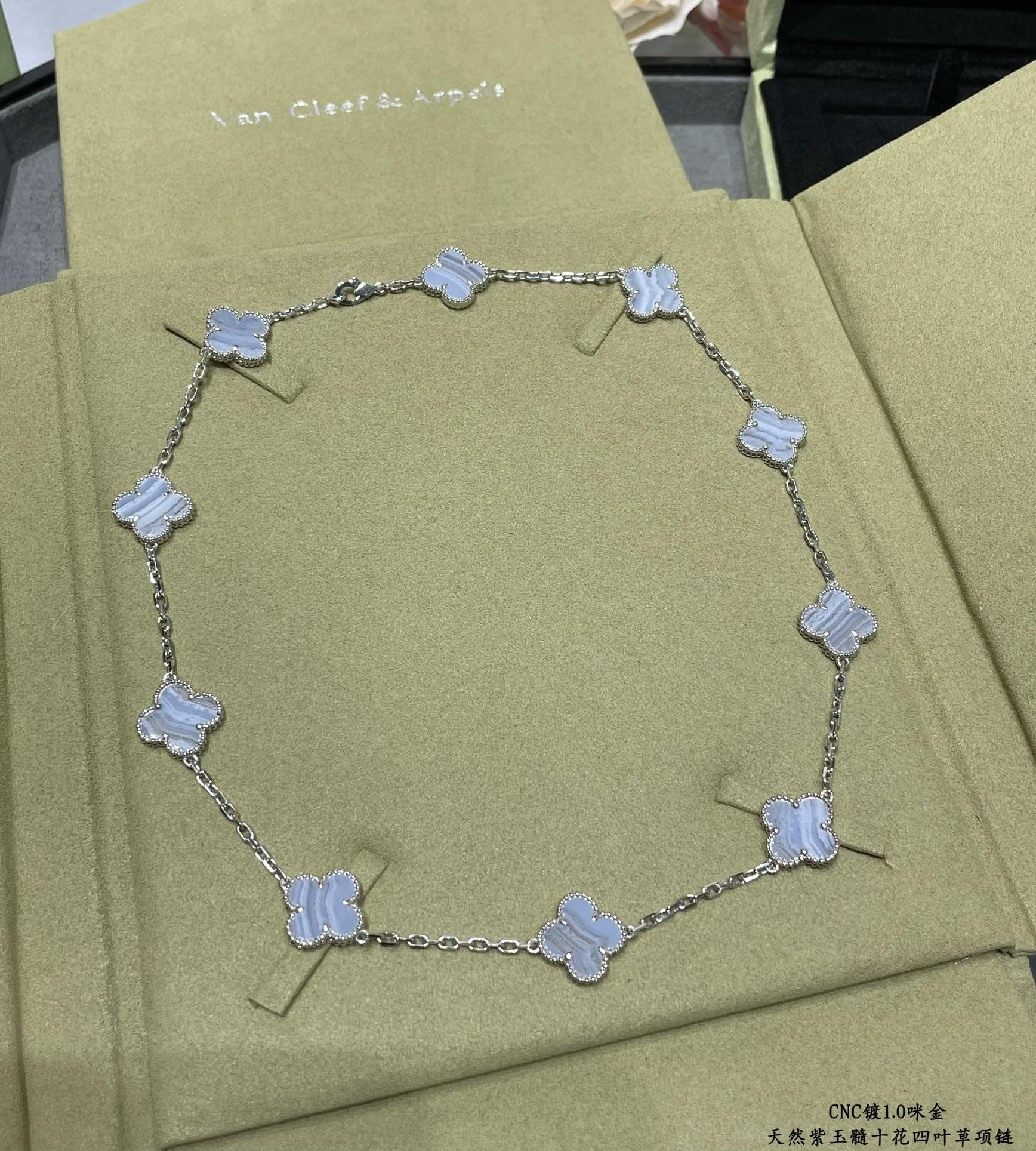 V*N CL*F & arpels natural purple chalcedony ten-flower four-leaf clover necklace