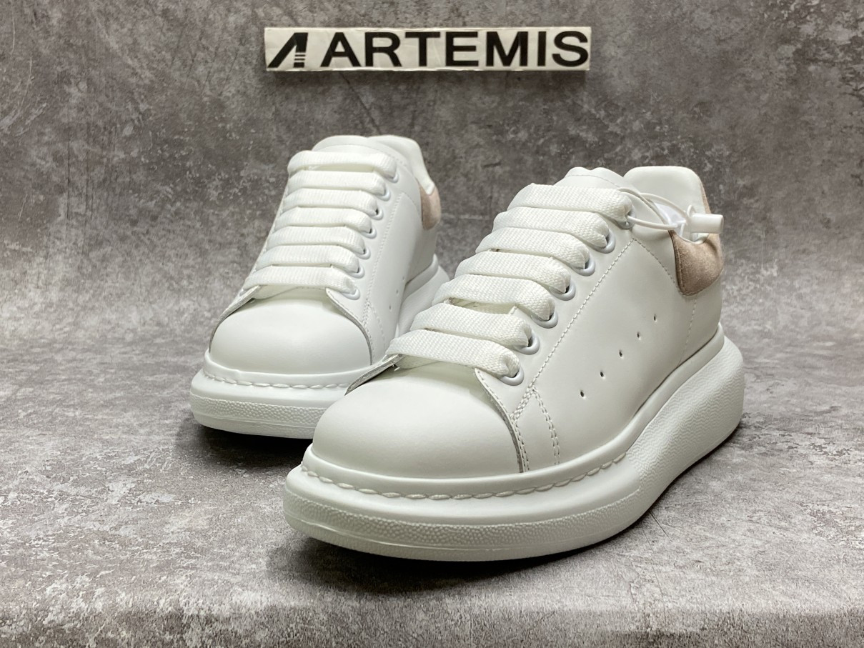 ale*d*r M*Q*en oversized pink sneaker