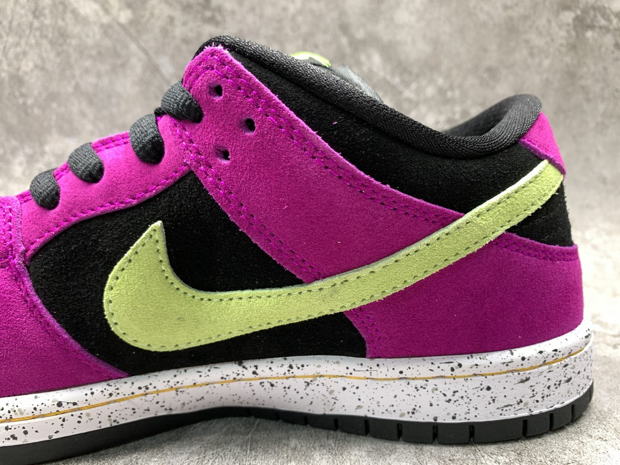 Nike SB Dunk Low Red Plum