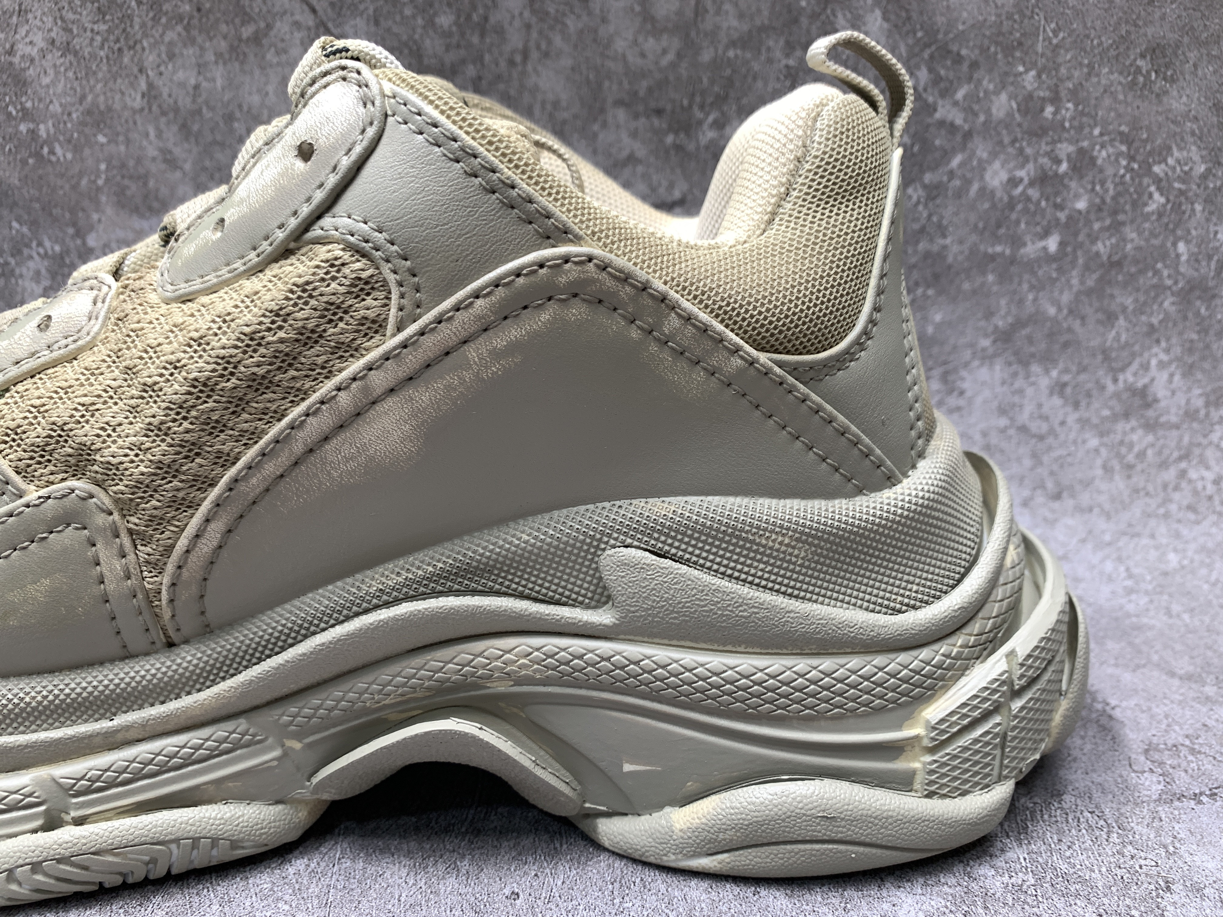 Balenciga Triple S Sneaker Light Beige Faded