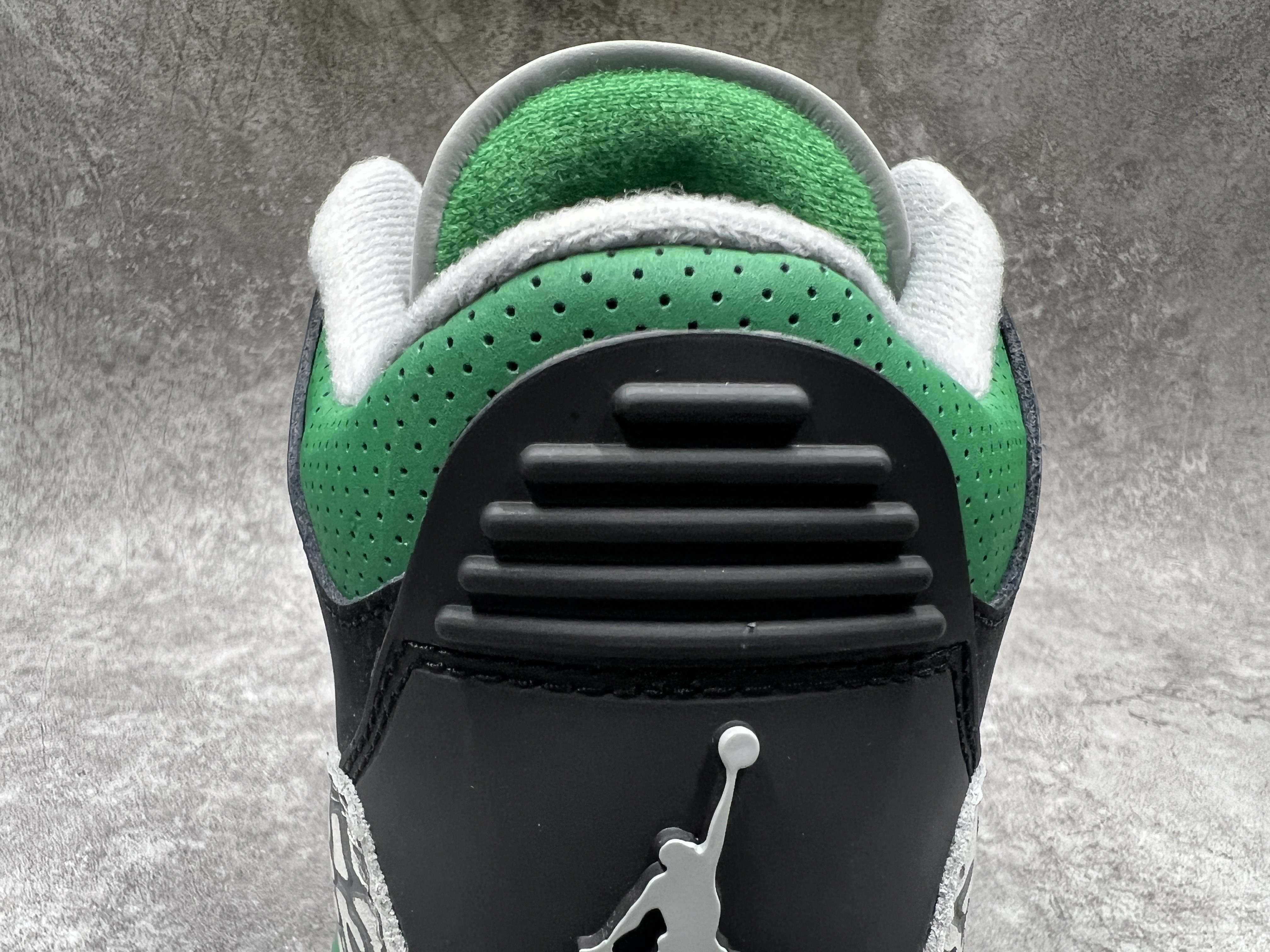 Air Jordan 3  Retro Pine Green