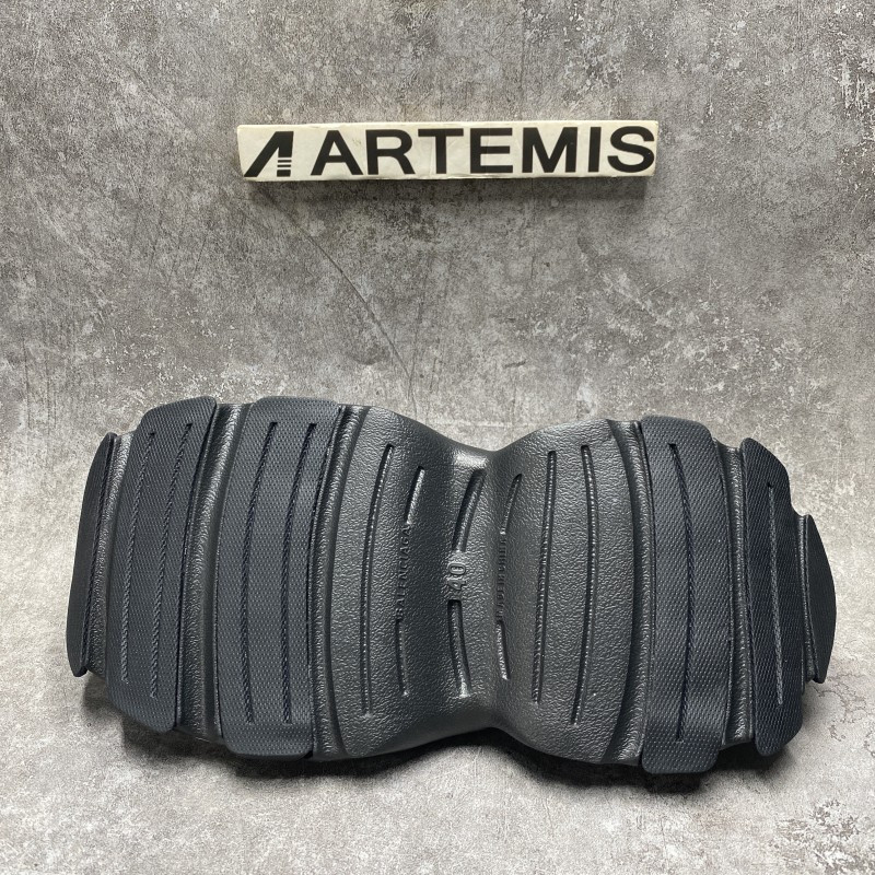 Balenciga HD HD Lace-Up Sneaker in black