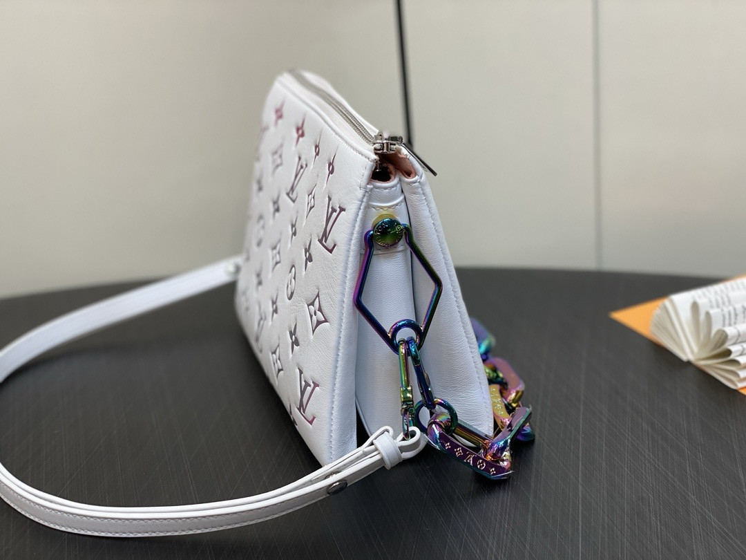 LV Coussin BB M23617 21×16×7cm