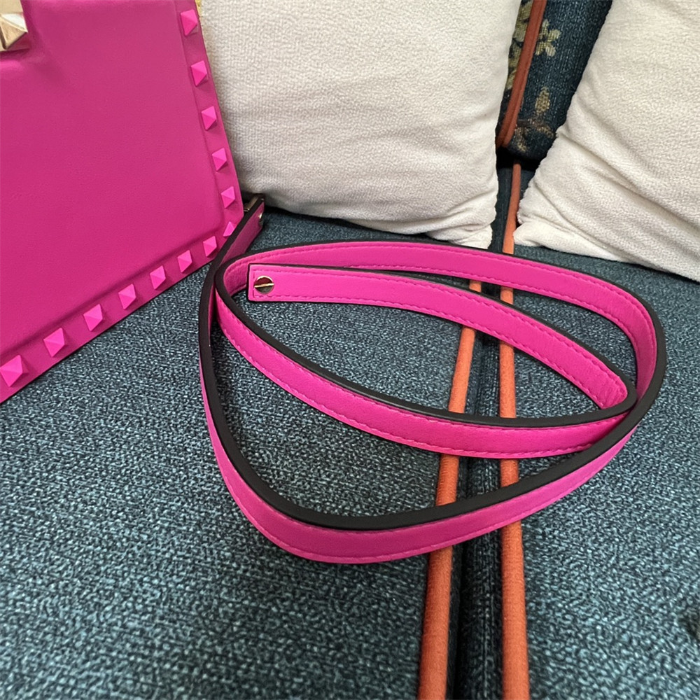 VALENTINO GARAVANI ROCKSTUD23 SMALL SMOOTH CALFSKIN SHOULDER BAG ROSERED