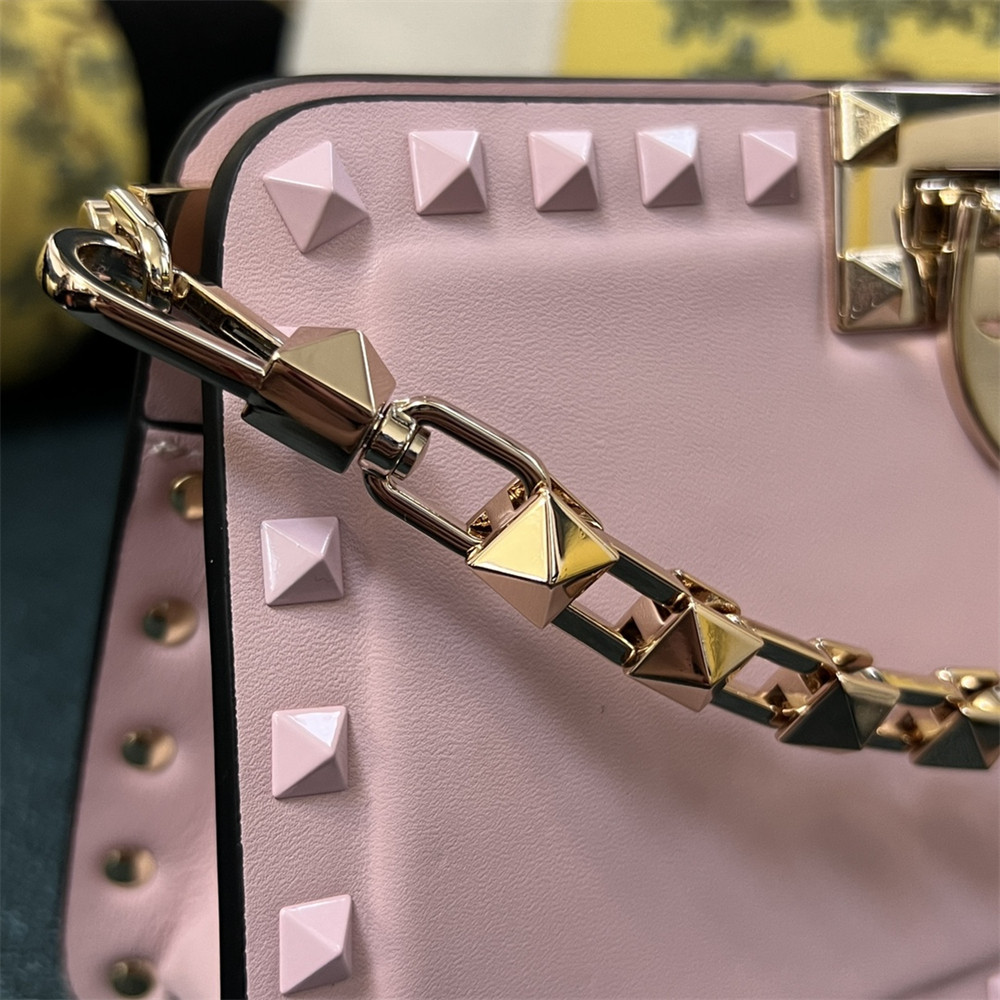 VALENTINO GARAVANI ROCKSTUD23 SMALL SMOOTH CALFSKIN SHOULDER BAG PINK