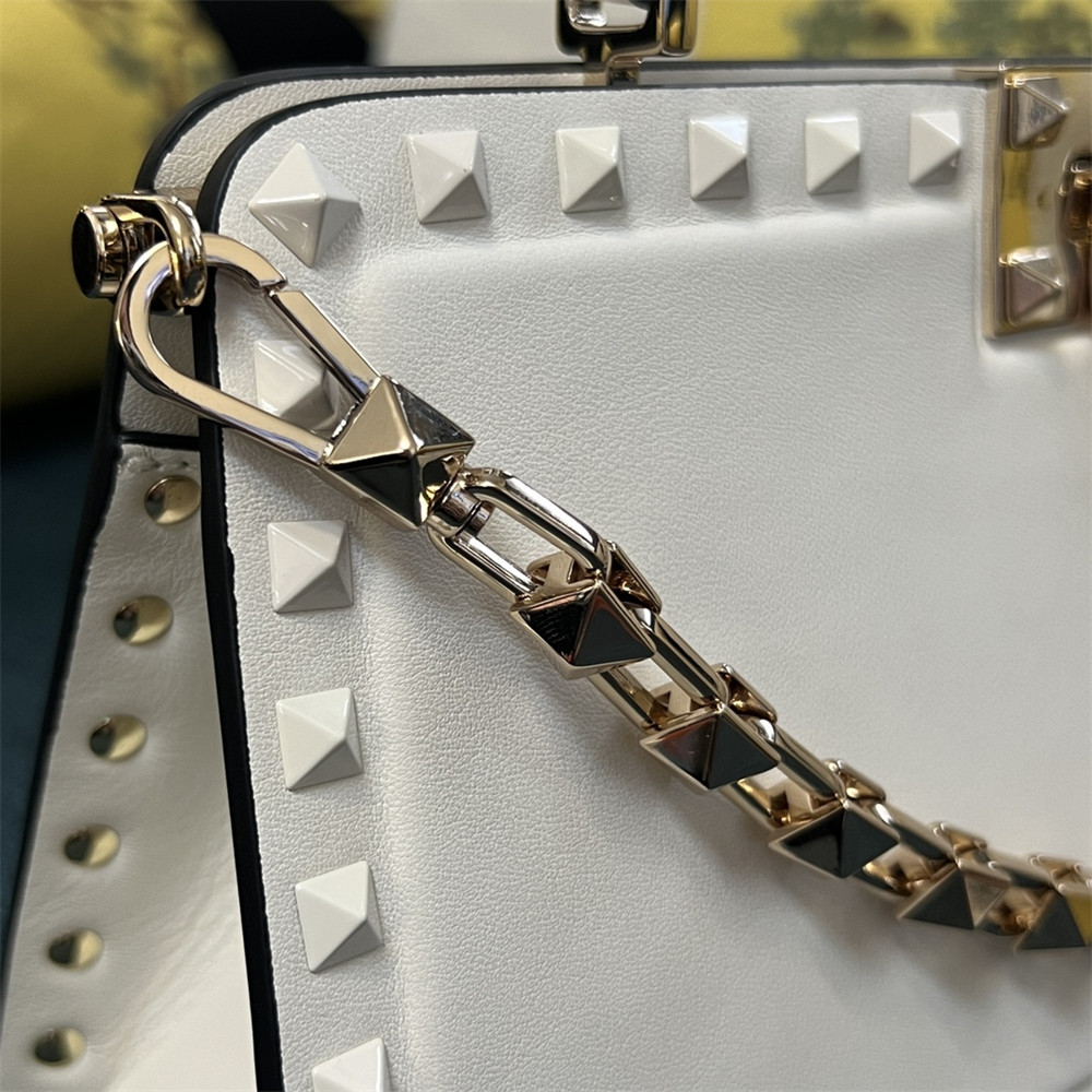 VALENTINO GARAVANI ROCKSTUD23 smooth calfskin handbag white