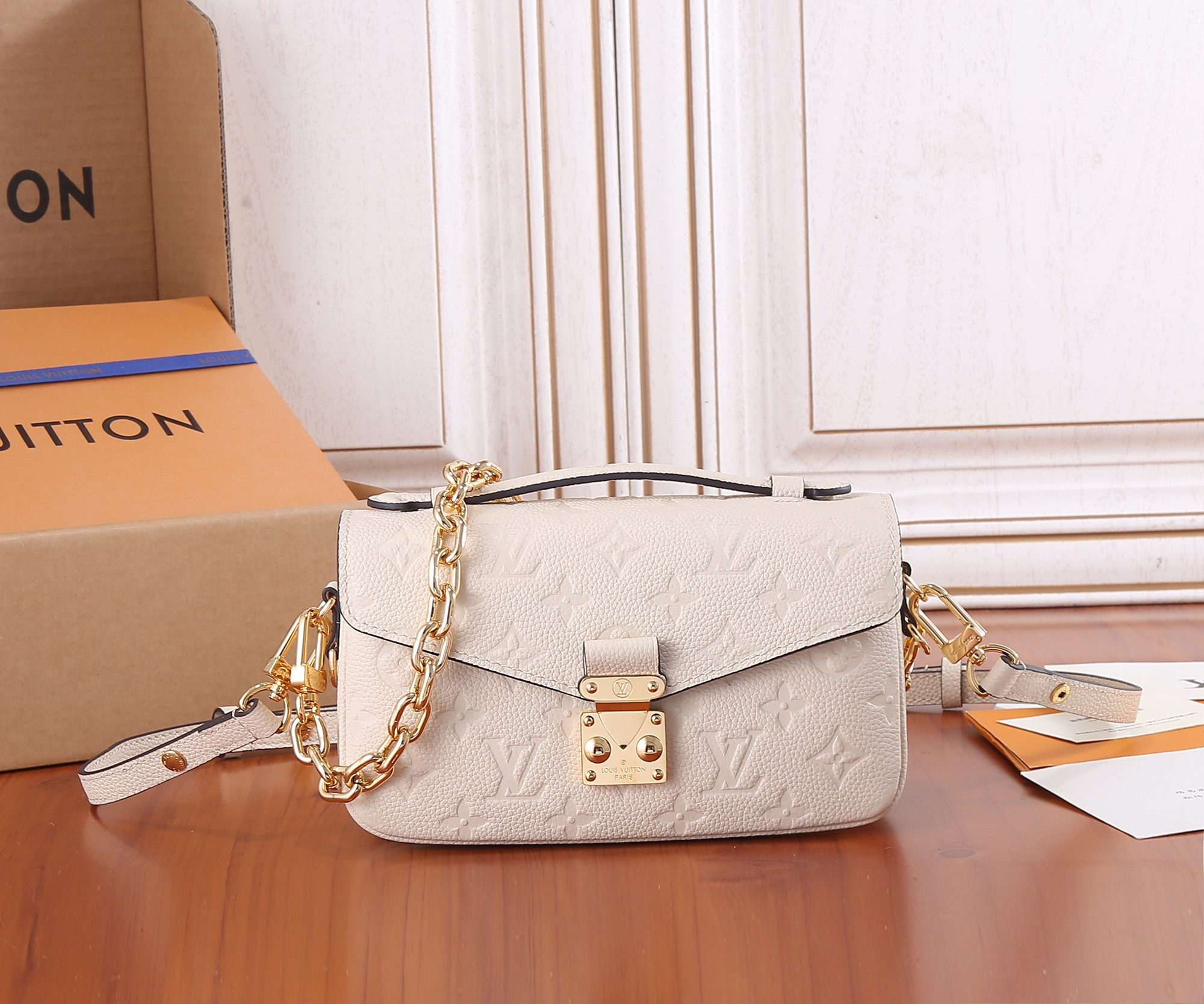 LV Pochette Métis East West M22942 21.5 x 13.5 x 6 cm