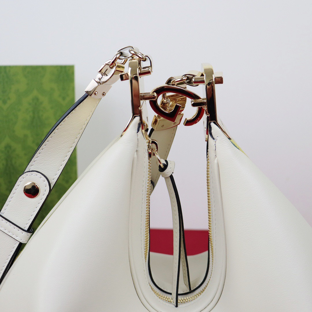 G*u*i attache medium shoulder bag white 13.8″w x 12.6″h x 2.4″d