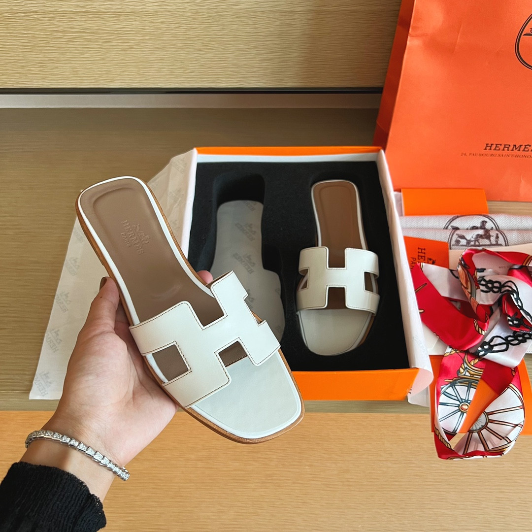 UA Hermès Oran sandal