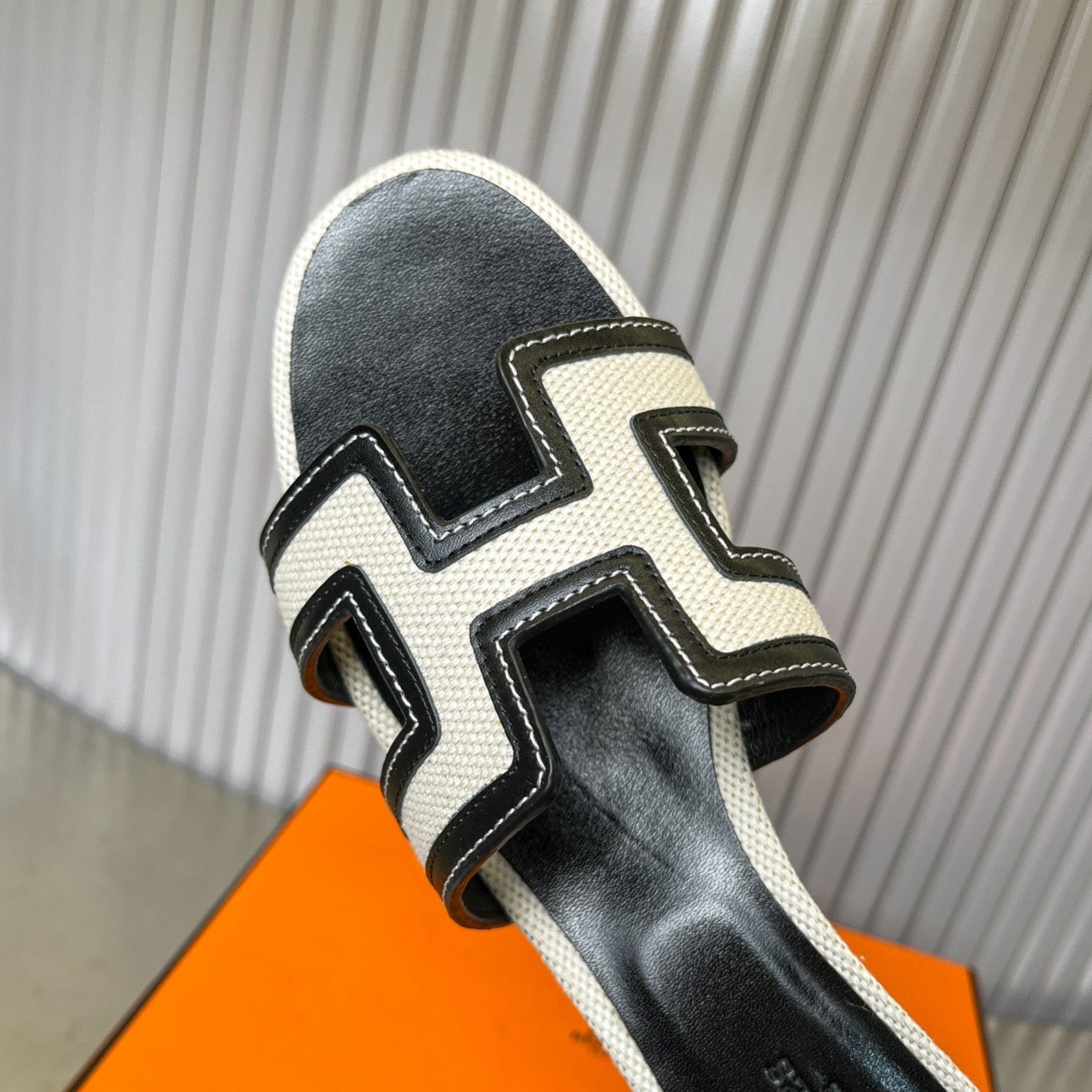 UA Hermès Oasis sandal