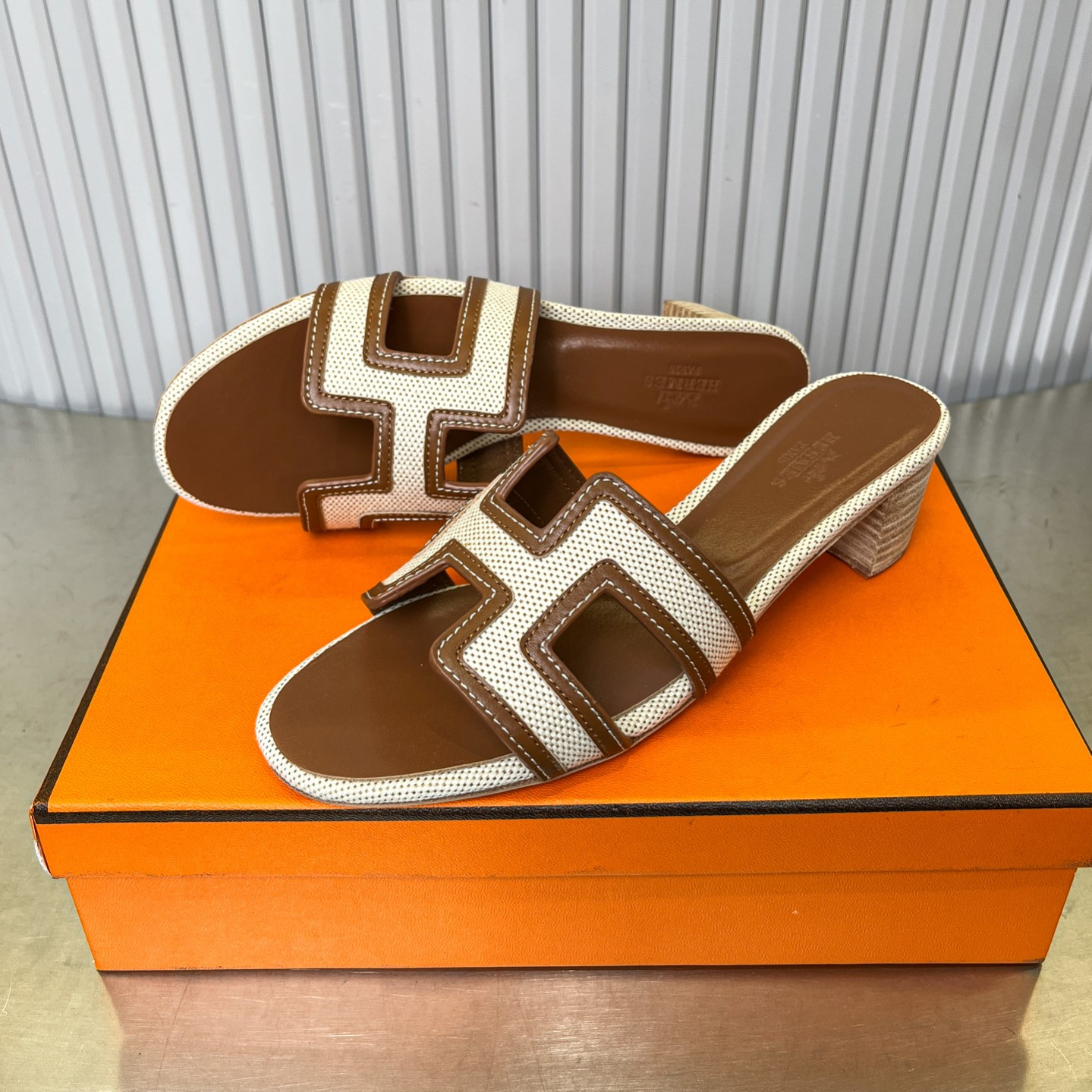 UA Hermès Oasis sandal