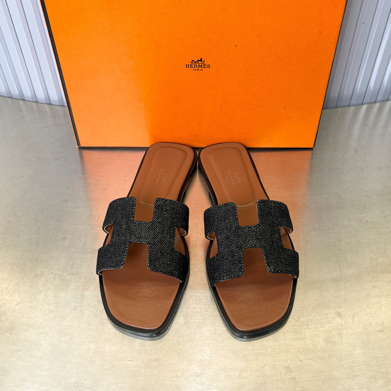 UA Hermès Oran sandal