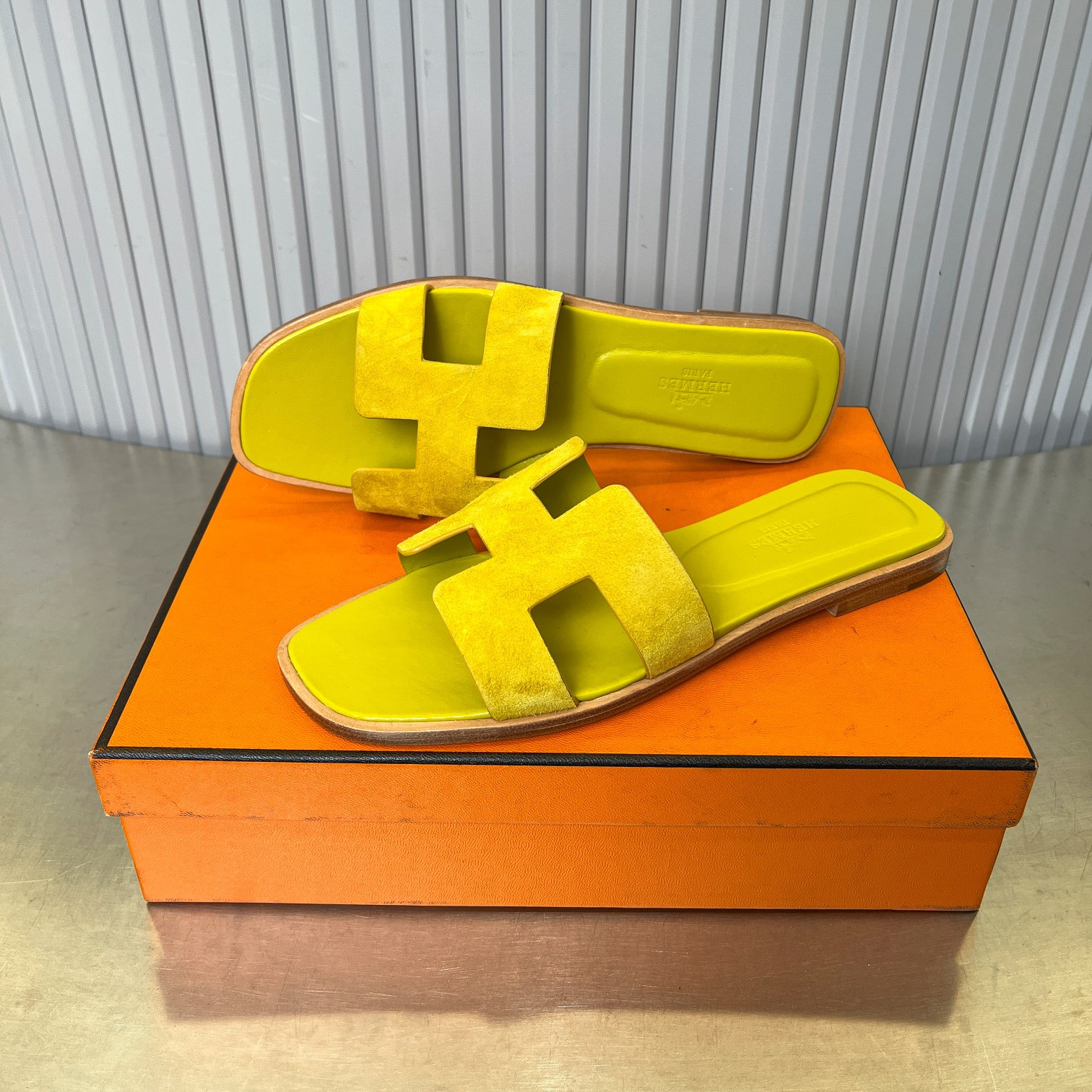 UA Hermès Oran sandal
