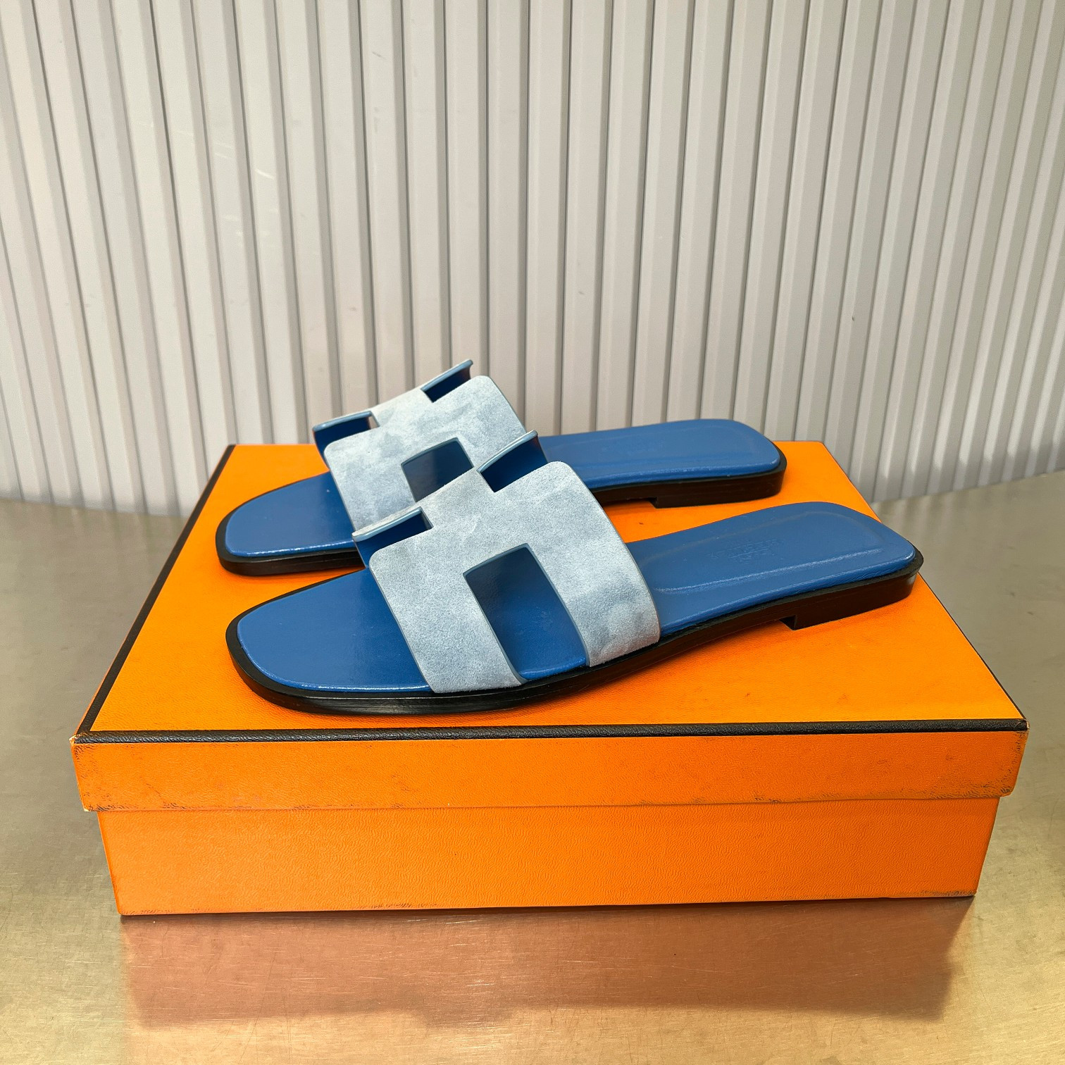 UA Hermès Oran sandal