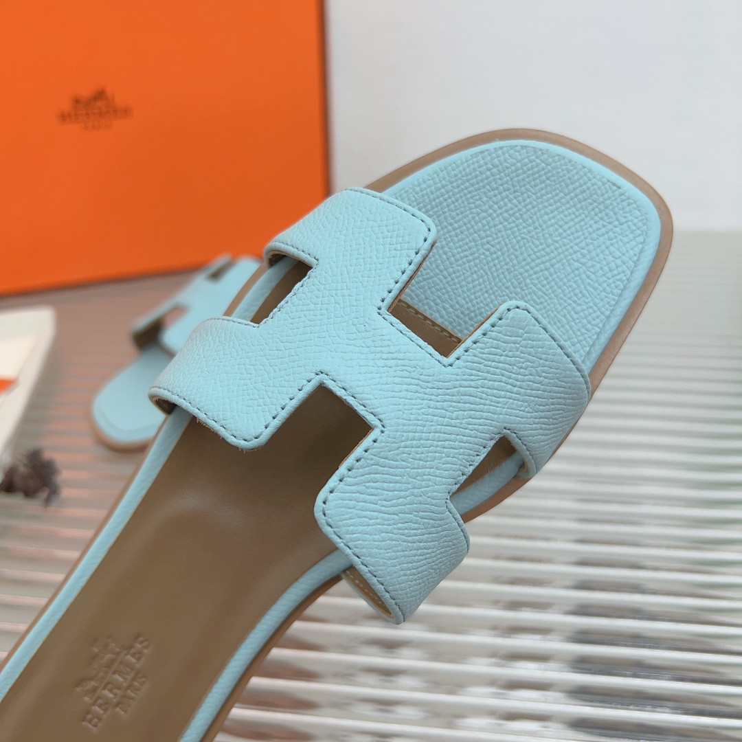 UA Hermès Oran sandal