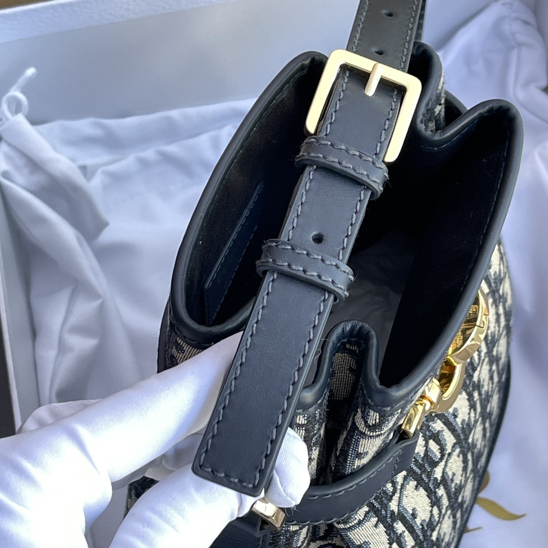 D*or  amber oblique 24.5×25×11cm