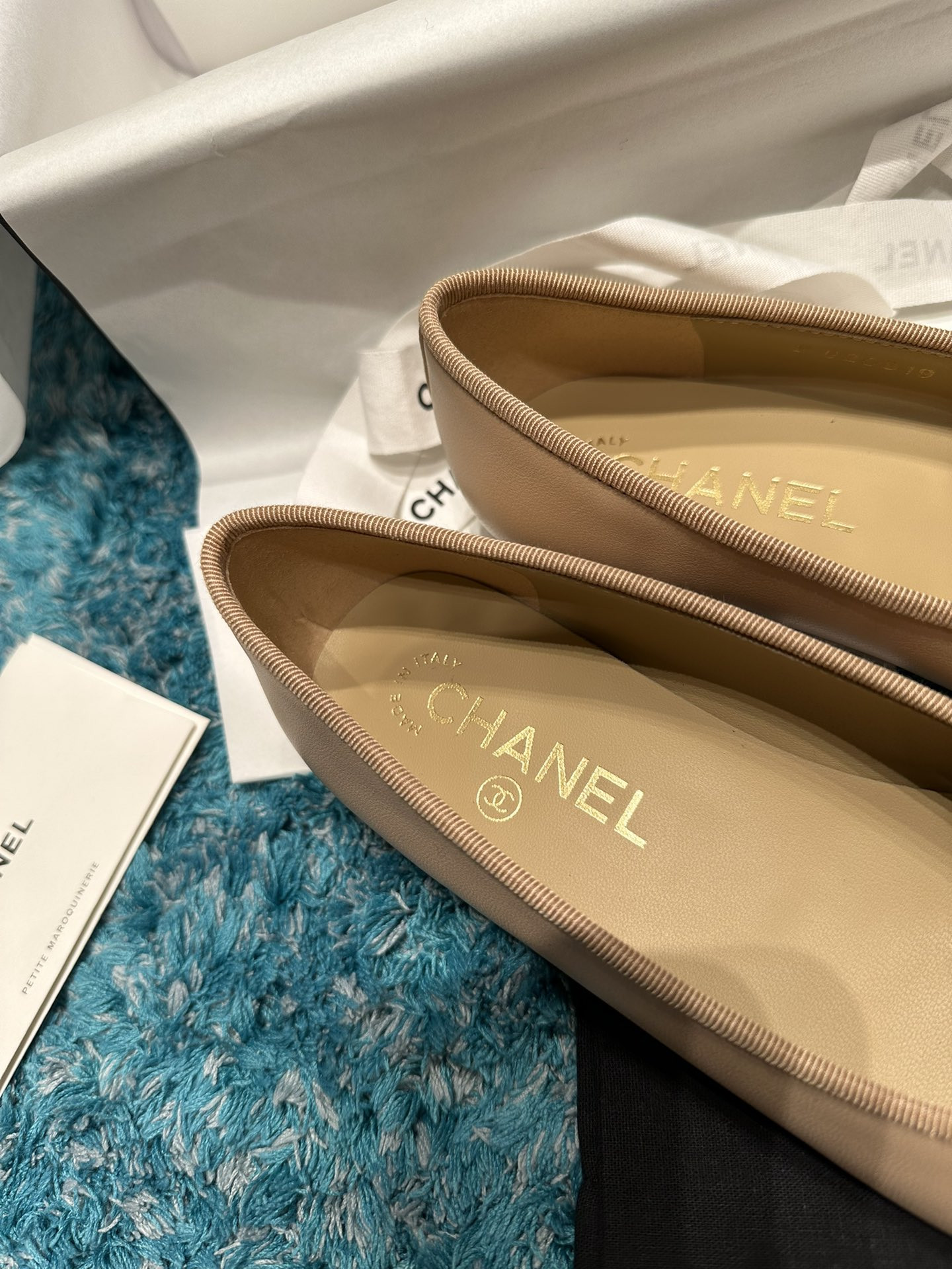 ua Ch*el ballet flats