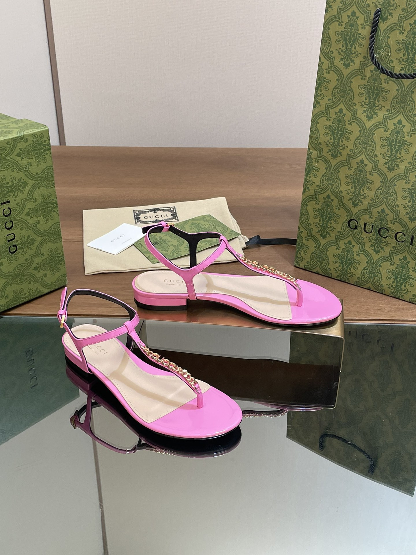 ua G*u*i signoria thong sandal