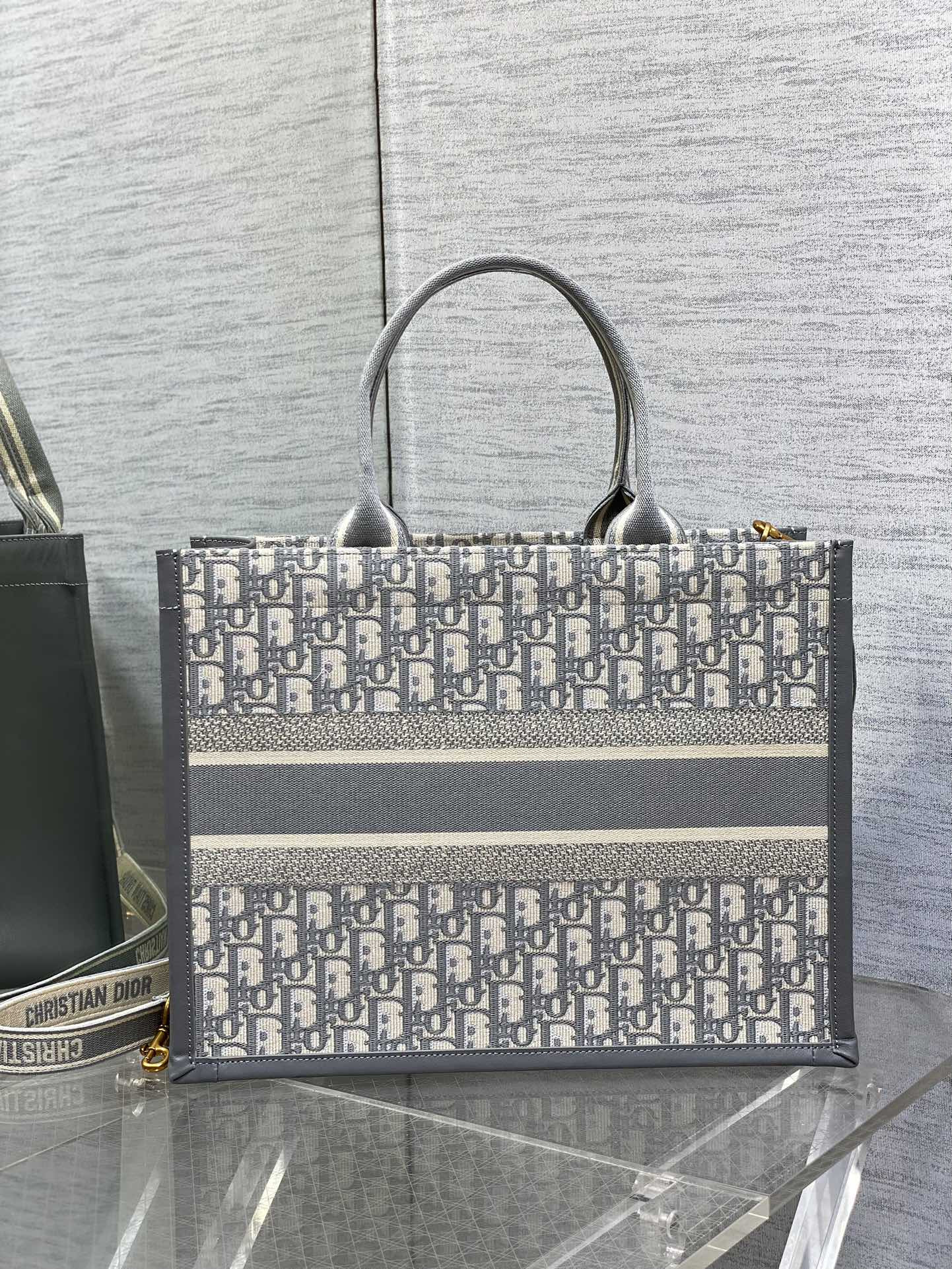 D*or medium D*or book tote gray D*or oblique embroidery and calfskin 36.5 x 28 x 17.5 cm