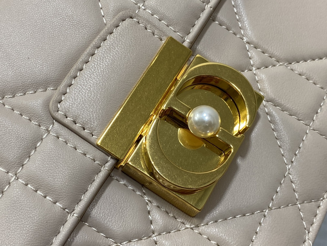 D*or medium D*or ange bag pink latte macrocannage calfskin 26 x 17 x 9 cm