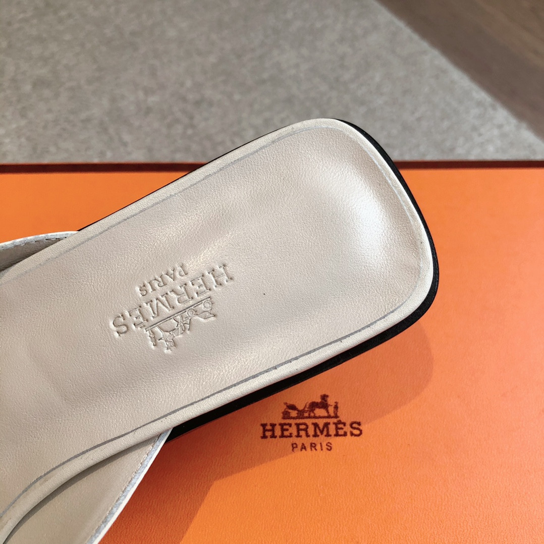 UA Hermès Isle sandal