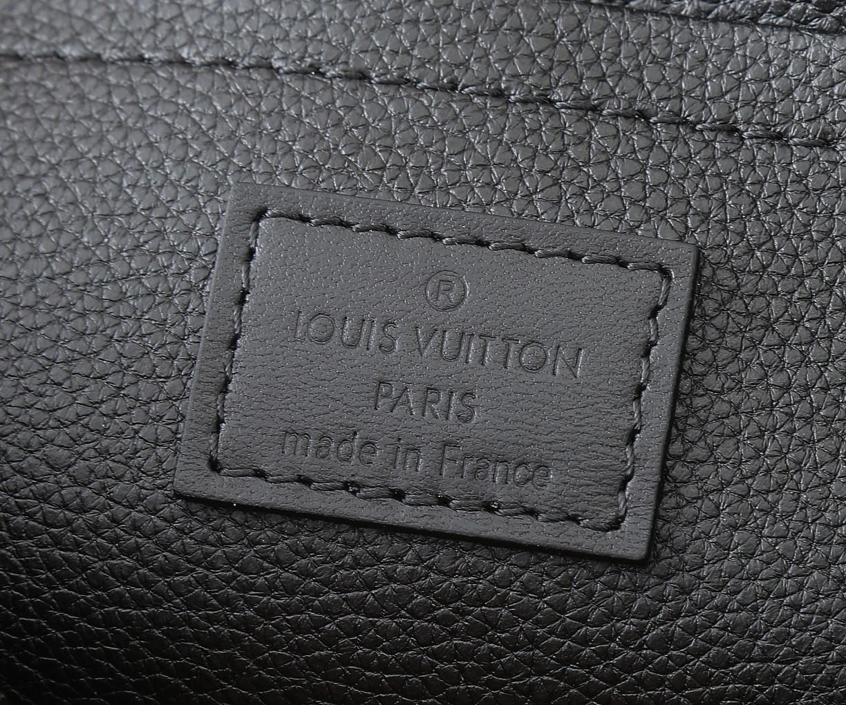 LV Toiletry Bag M11508 24x13x13CM