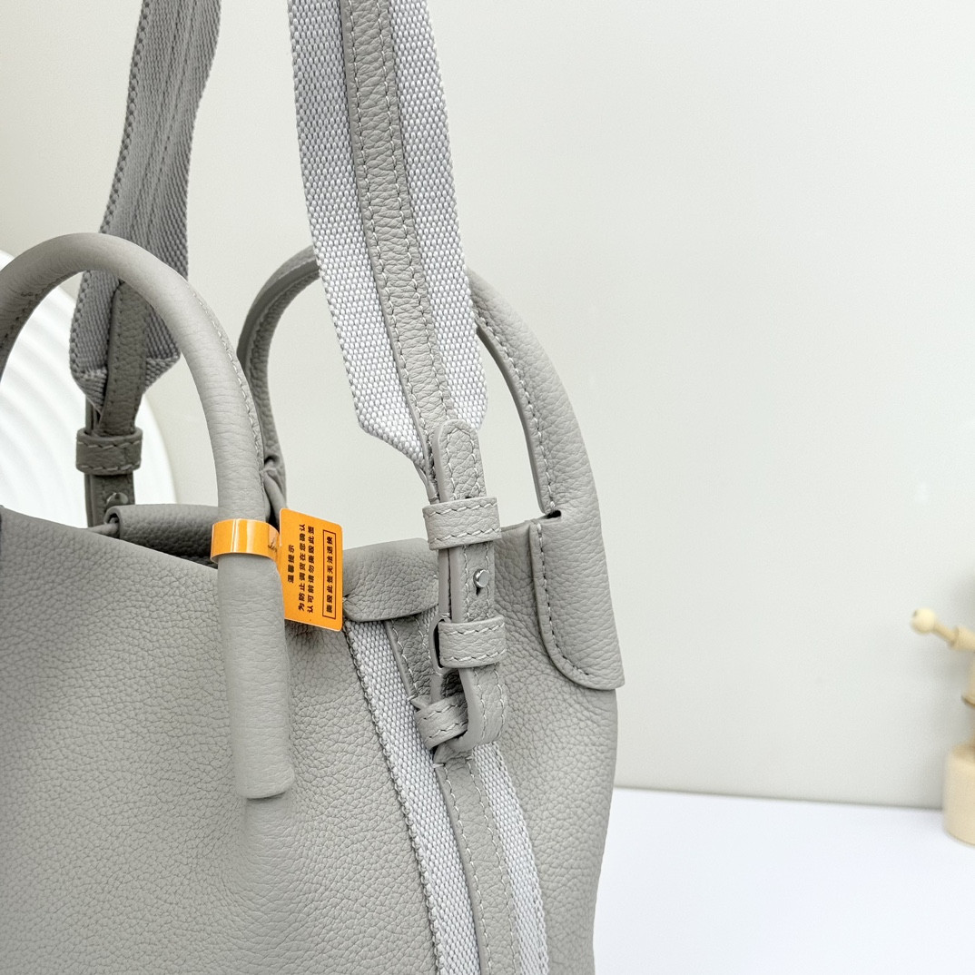 L**o p*ana micro bale bag grained calfskin 23 x 16 x 14 cm