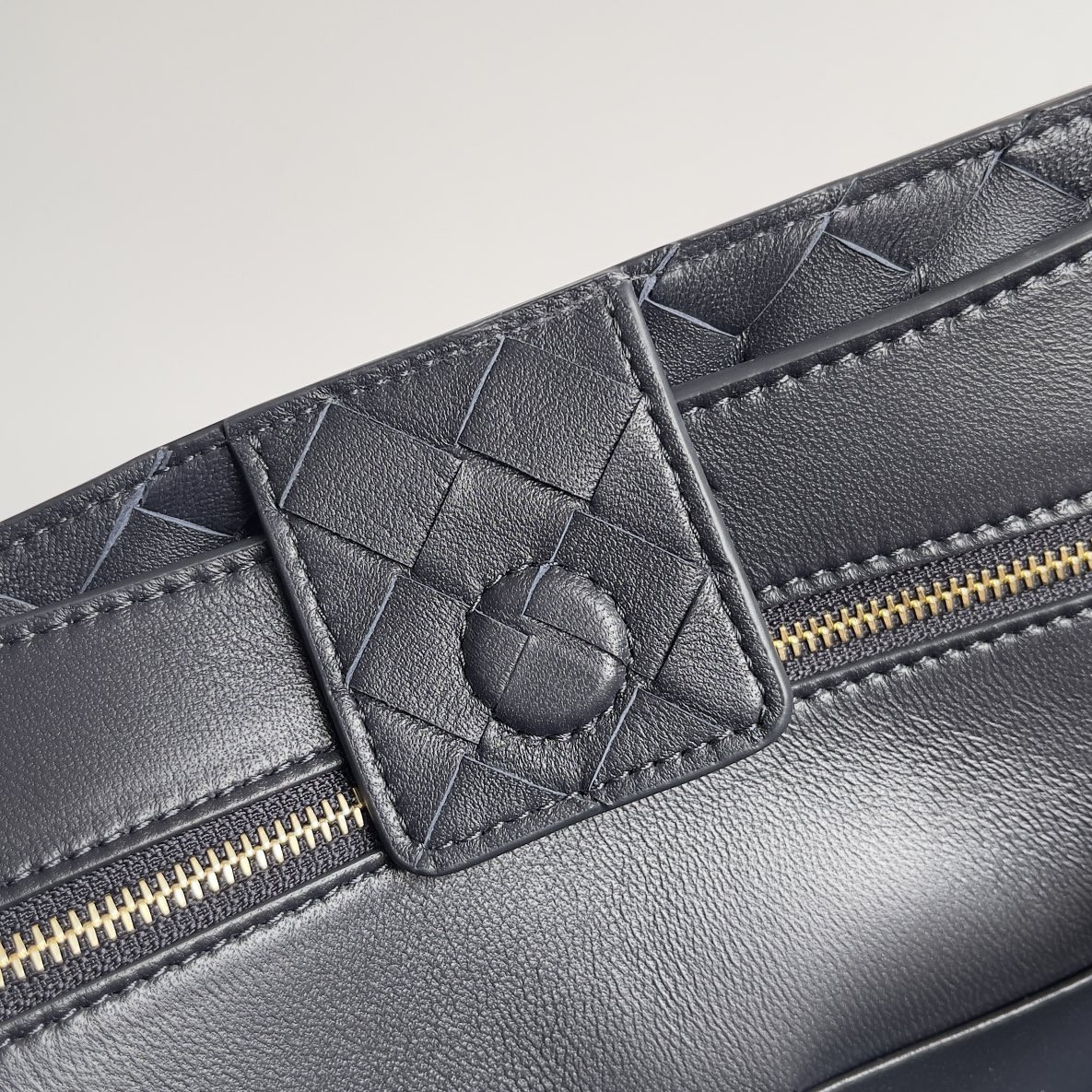 bo*te*ga Ve*ne*ta medium andiamo 32x25x11cm