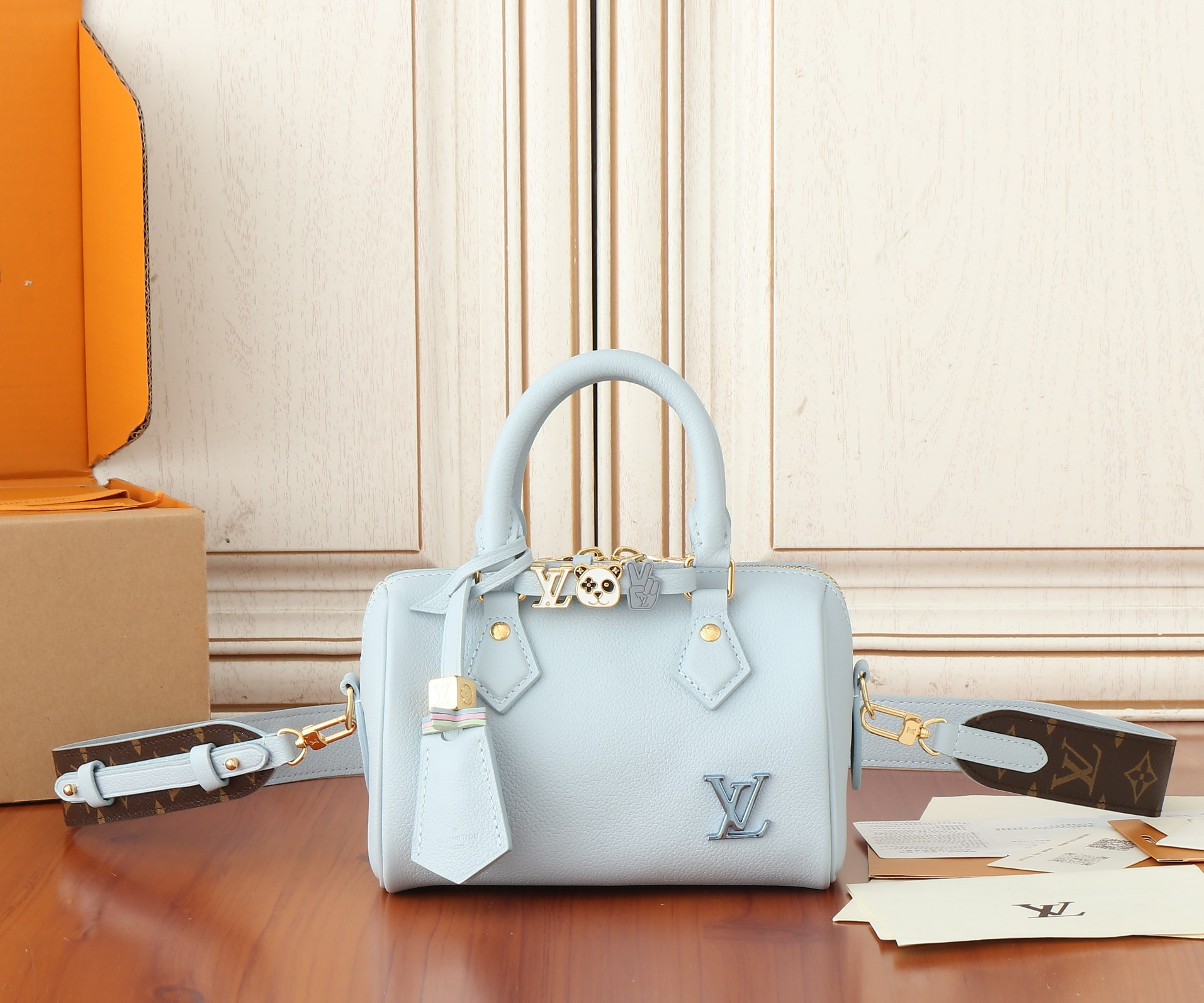 LV Speedy 18 M24604 18x12.5x11CM