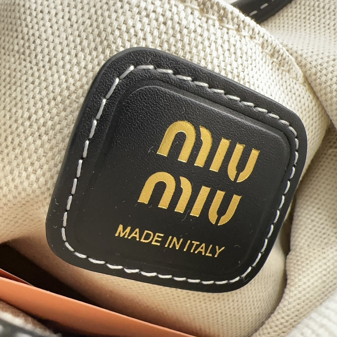Miu Miu IVY leather handbag 20x 24 cm