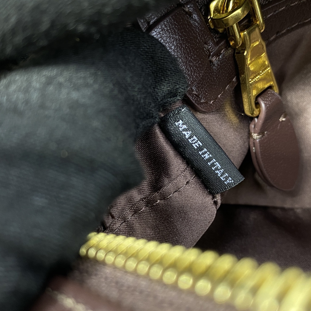 Miu Miu Arcadie matelassé nappa leather bag 22X10.5X7.5cm