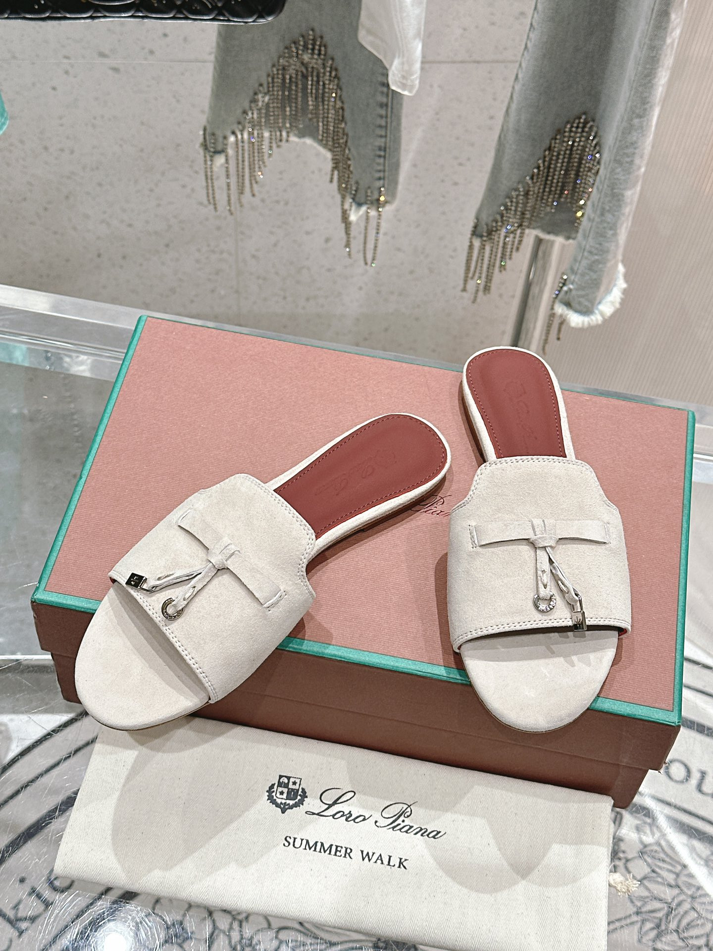 ua L**o p*ana summer charms sandal